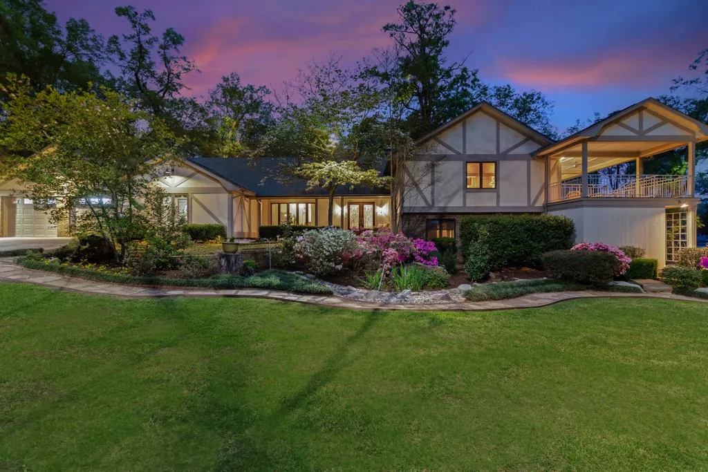 Single Family Residence For Sale in Smith County , 1513 Lake Park Circle, Hideaway, Texas 75771, 3 Bedroom, 4 Bathroom, 2 Garage spaces, 5,338 Sqft, built in 1979, mls#21312165, Real Estate Agent in Hideaway, Homes For Sale in Smith county, Homes For Sale in Hideaway, Realtor in Hideaway Texas, Real Estate Brokerage Independent Realty Texas, Luminita Cordes Realtor