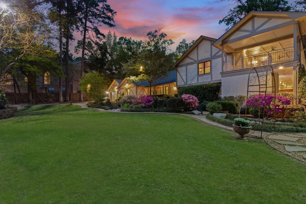 Single Family Residence For Sale in Smith County , 1513 Lake Park Circle, Hideaway, Texas 75771, 3 Bedroom, 4 Bathroom, 2 Garage spaces, 5,338 Sqft, built in 1979, mls#21312165, Real Estate Agent in Hideaway, Homes For Sale in Smith county, Homes For Sale in Hideaway, Realtor in Hideaway Texas, Real Estate Brokerage Independent Realty Texas, Luminita Cordes Realtor