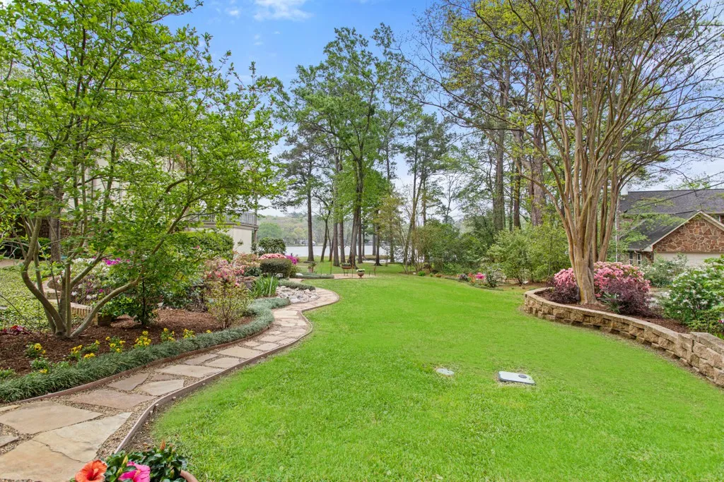 Single Family Residence For Sale in Smith County , 1513 Lake Park Circle, Hideaway, Texas 75771, 3 Bedroom, 4 Bathroom, 2 Garage spaces, 5,338 Sqft, built in 1979, mls#21312165, Real Estate Agent in Hideaway, Homes For Sale in Smith county, Homes For Sale in Hideaway, Realtor in Hideaway Texas, Real Estate Brokerage Independent Realty Texas, Luminita Cordes Realtor