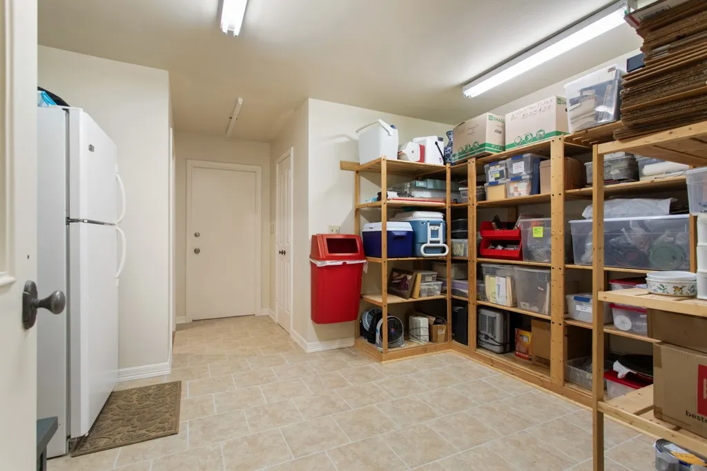 Single Family Residence For Sale in Smith County , 1513 Lake Park Circle, Hideaway, Texas 75771, 3 Bedroom, 4 Bathroom, 2 Garage spaces, 5,338 Sqft, built in 1979, mls#21312165, Real Estate Agent in Hideaway, Homes For Sale in Smith county, Homes For Sale in Hideaway, Realtor in Hideaway Texas, Real Estate Brokerage Independent Realty Texas, Luminita Cordes Realtor