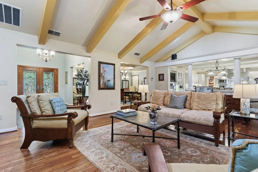Single Family Residence For Sale in Smith County , 1513 Lake Park Circle, Hideaway, Texas 75771, 3 Bedroom, 4 Bathroom, 2 Garage spaces, 5,338 Sqft, built in 1979, mls#21312165, Real Estate Agent in Hideaway, Homes For Sale in Smith county, Homes For Sale in Hideaway, Realtor in Hideaway Texas, Real Estate Brokerage Independent Realty Texas, Luminita Cordes Realtor
