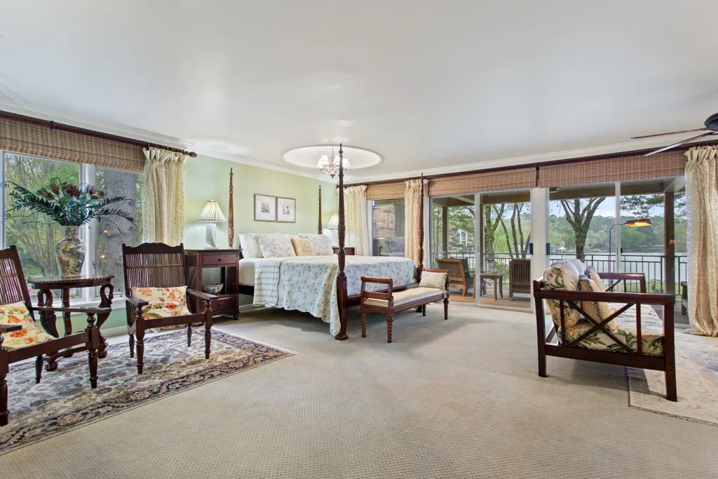 Single Family Residence For Sale in Smith County , 1513 Lake Park Circle, Hideaway, Texas 75771, 3 Bedroom, 4 Bathroom, 2 Garage spaces, 5,338 Sqft, built in 1979, mls#21312165, Real Estate Agent in Hideaway, Homes For Sale in Smith county, Homes For Sale in Hideaway, Realtor in Hideaway Texas, Real Estate Brokerage Independent Realty Texas, Luminita Cordes Realtor