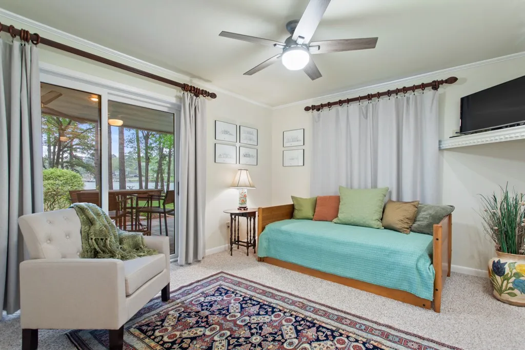 Single Family Residence For Sale in Smith County , 1513 Lake Park Circle, Hideaway, Texas 75771, 3 Bedroom, 4 Bathroom, 2 Garage spaces, 5,338 Sqft, built in 1979, mls#21312165, Real Estate Agent in Hideaway, Homes For Sale in Smith county, Homes For Sale in Hideaway, Realtor in Hideaway Texas, Real Estate Brokerage Independent Realty Texas, Luminita Cordes Realtor