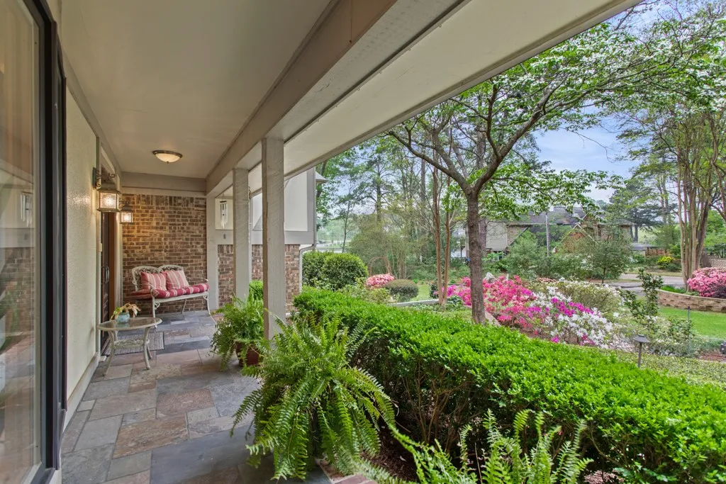 Single Family Residence For Sale in Smith County , 1513 Lake Park Circle, Hideaway, Texas 75771, 3 Bedroom, 4 Bathroom, 2 Garage spaces, 5,338 Sqft, built in 1979, mls#21312165, Real Estate Agent in Hideaway, Homes For Sale in Smith county, Homes For Sale in Hideaway, Realtor in Hideaway Texas, Real Estate Brokerage Independent Realty Texas, Luminita Cordes Realtor