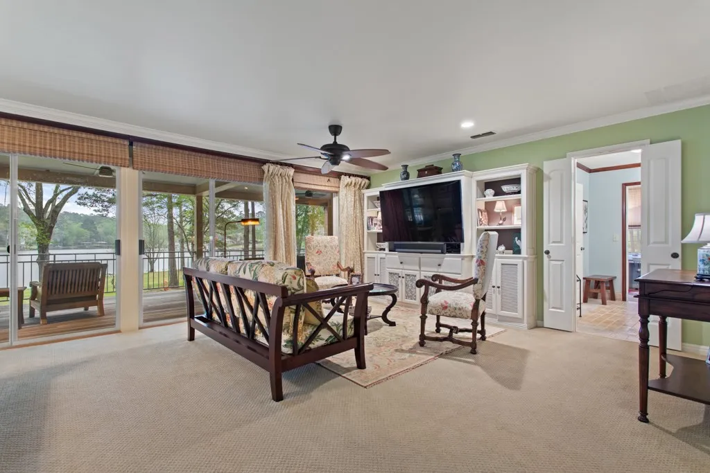 Single Family Residence For Sale in Smith County , 1513 Lake Park Circle, Hideaway, Texas 75771, 3 Bedroom, 4 Bathroom, 2 Garage spaces, 5,338 Sqft, built in 1979, mls#21312165, Real Estate Agent in Hideaway, Homes For Sale in Smith county, Homes For Sale in Hideaway, Realtor in Hideaway Texas, Real Estate Brokerage Independent Realty Texas, Luminita Cordes Realtor