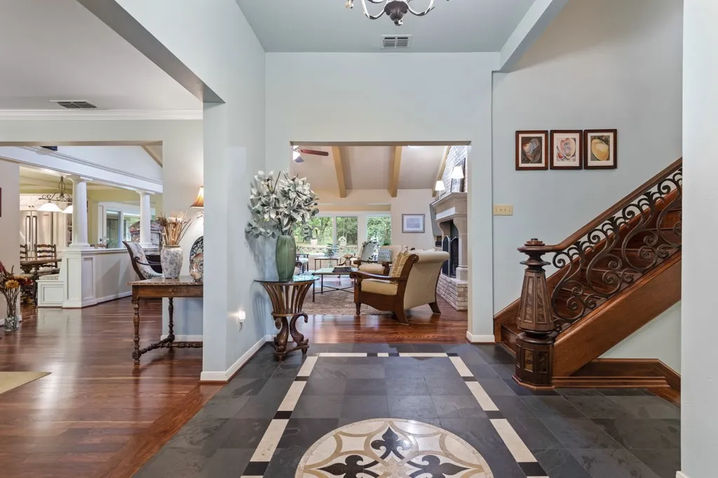 Single Family Residence For Sale in Smith County , 1513 Lake Park Circle, Hideaway, Texas 75771, 3 Bedroom, 4 Bathroom, 2 Garage spaces, 5,338 Sqft, built in 1979, mls#21312165, Real Estate Agent in Hideaway, Homes For Sale in Smith county, Homes For Sale in Hideaway, Realtor in Hideaway Texas, Real Estate Brokerage Independent Realty Texas, Luminita Cordes Realtor