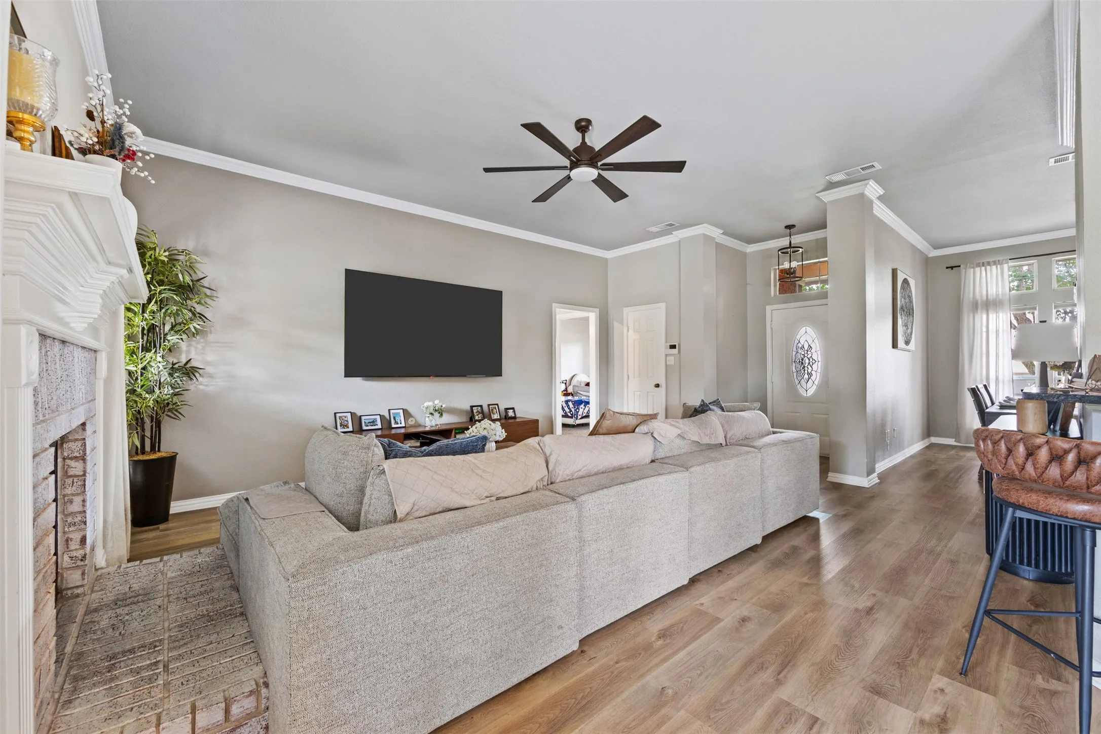 Single Family Residence For Sale in Johnson County , 3909 Timbercrest Drive E, Burleson, Texas 76028, 3 Bedroom, 2 Bathroom, 3 Garage spaces, 1,900 Sqft, built in 2000, mls#21298039, Real Estate Agent in Burleson, Homes For Sale in Johnson county, Homes For Sale in Burleson, Realtor in Burleson Texas, Real Estate Brokerage Independent Realty Texas, Luminita Cordes Realtor