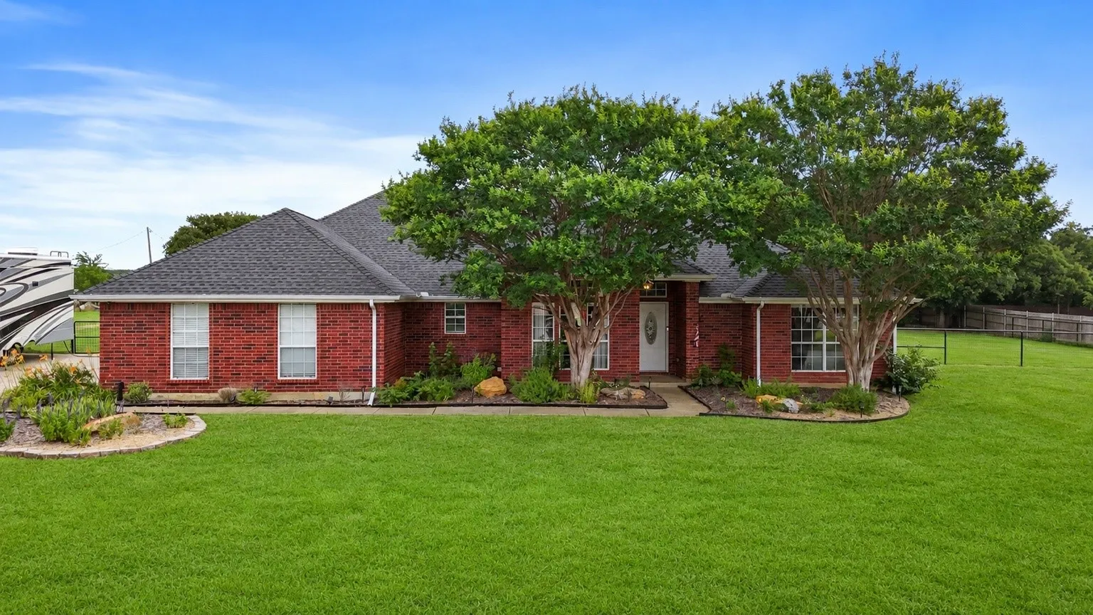 Single Family Residence For Sale in Johnson County , 3909 Timbercrest Drive E, Burleson, Texas 76028, 3 Bedroom, 2 Bathroom, 3 Garage spaces, 1,900 Sqft, built in 2000, mls#21298039, Real Estate Agent in Burleson, Homes For Sale in Johnson county, Homes For Sale in Burleson, Realtor in Burleson Texas, Real Estate Brokerage Independent Realty Texas, Luminita Cordes Realtor