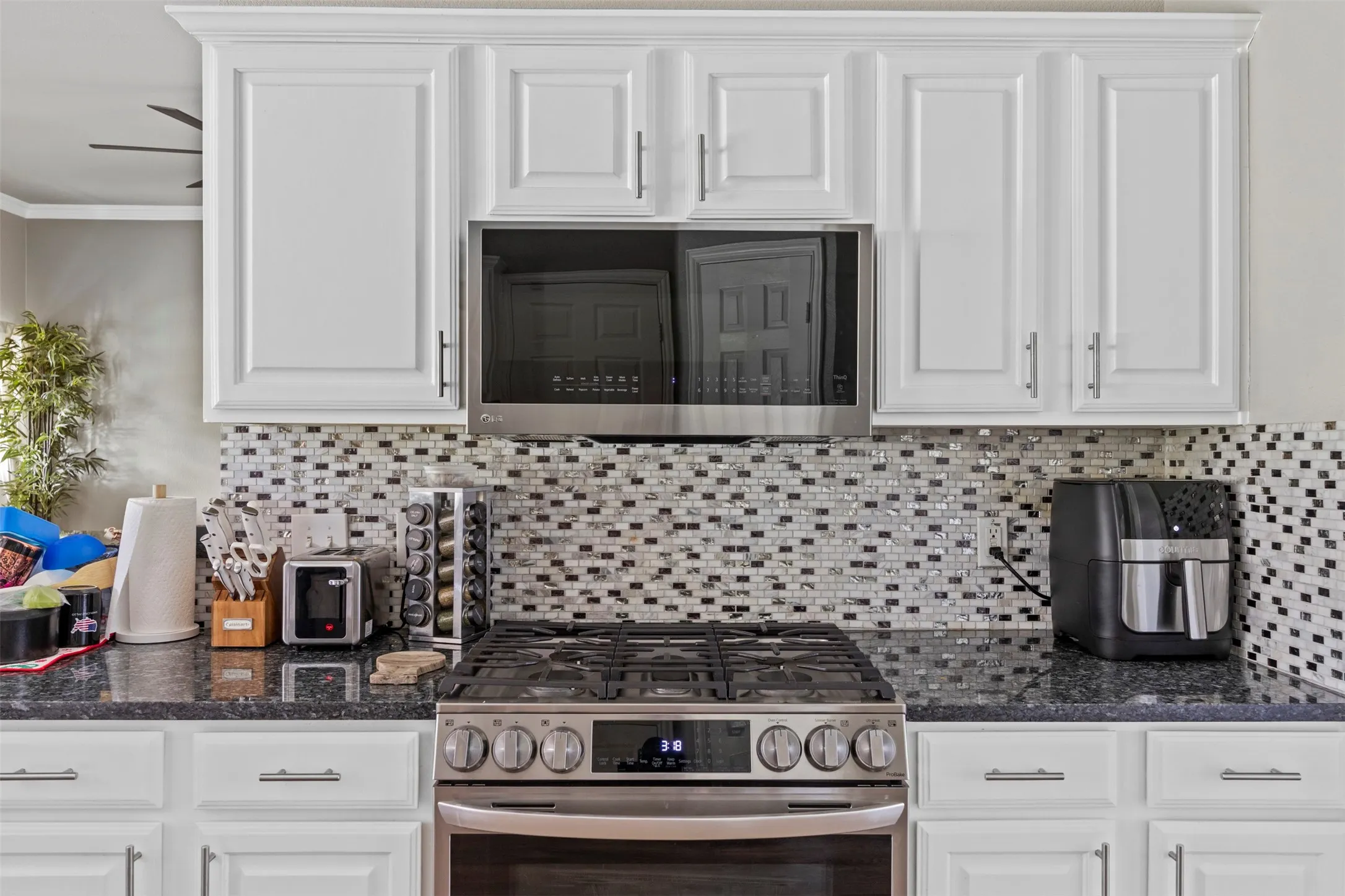 Single Family Residence For Sale in Johnson County , 3909 Timbercrest Drive E, Burleson, Texas 76028, 3 Bedroom, 2 Bathroom, 3 Garage spaces, 1,900 Sqft, built in 2000, mls#21298039, Real Estate Agent in Burleson, Homes For Sale in Johnson county, Homes For Sale in Burleson, Realtor in Burleson Texas, Real Estate Brokerage Independent Realty Texas, Luminita Cordes Realtor