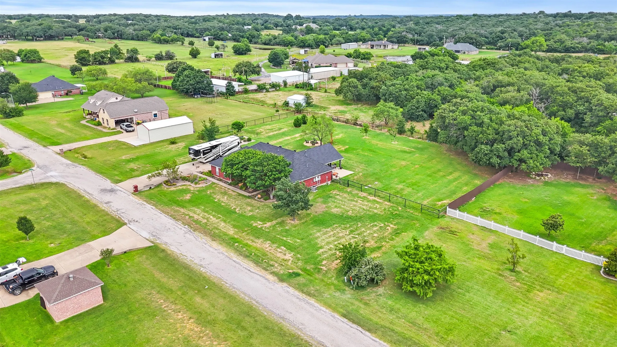 Single Family Residence For Sale in Johnson County , 3909 Timbercrest Drive E, Burleson, Texas 76028, 3 Bedroom, 2 Bathroom, 3 Garage spaces, 1,900 Sqft, built in 2000, mls#21298039, Real Estate Agent in Burleson, Homes For Sale in Johnson county, Homes For Sale in Burleson, Realtor in Burleson Texas, Real Estate Brokerage Independent Realty Texas, Luminita Cordes Realtor