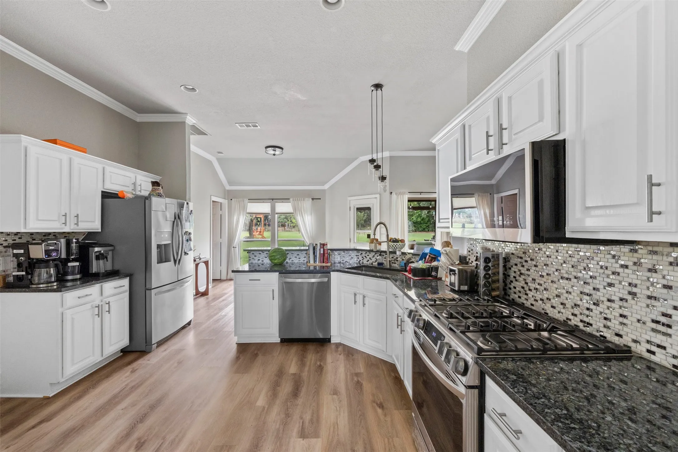 Single Family Residence For Sale in Johnson County , 3909 Timbercrest Drive E, Burleson, Texas 76028, 3 Bedroom, 2 Bathroom, 3 Garage spaces, 1,900 Sqft, built in 2000, mls#21298039, Real Estate Agent in Burleson, Homes For Sale in Johnson county, Homes For Sale in Burleson, Realtor in Burleson Texas, Real Estate Brokerage Independent Realty Texas, Luminita Cordes Realtor