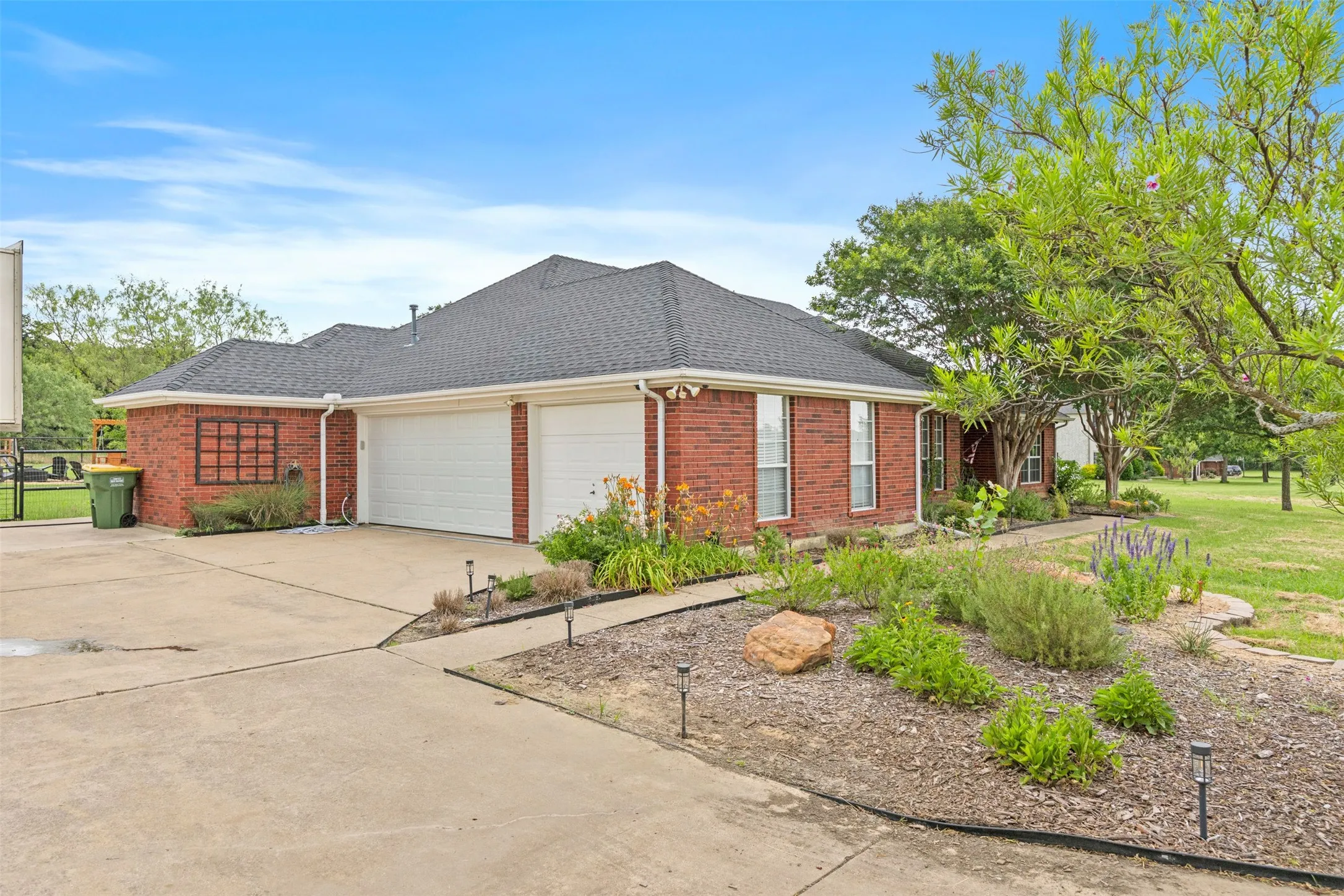 Single Family Residence For Sale in Johnson County , 3909 Timbercrest Drive E, Burleson, Texas 76028, 3 Bedroom, 2 Bathroom, 3 Garage spaces, 1,900 Sqft, built in 2000, mls#21298039, Real Estate Agent in Burleson, Homes For Sale in Johnson county, Homes For Sale in Burleson, Realtor in Burleson Texas, Real Estate Brokerage Independent Realty Texas, Luminita Cordes Realtor
