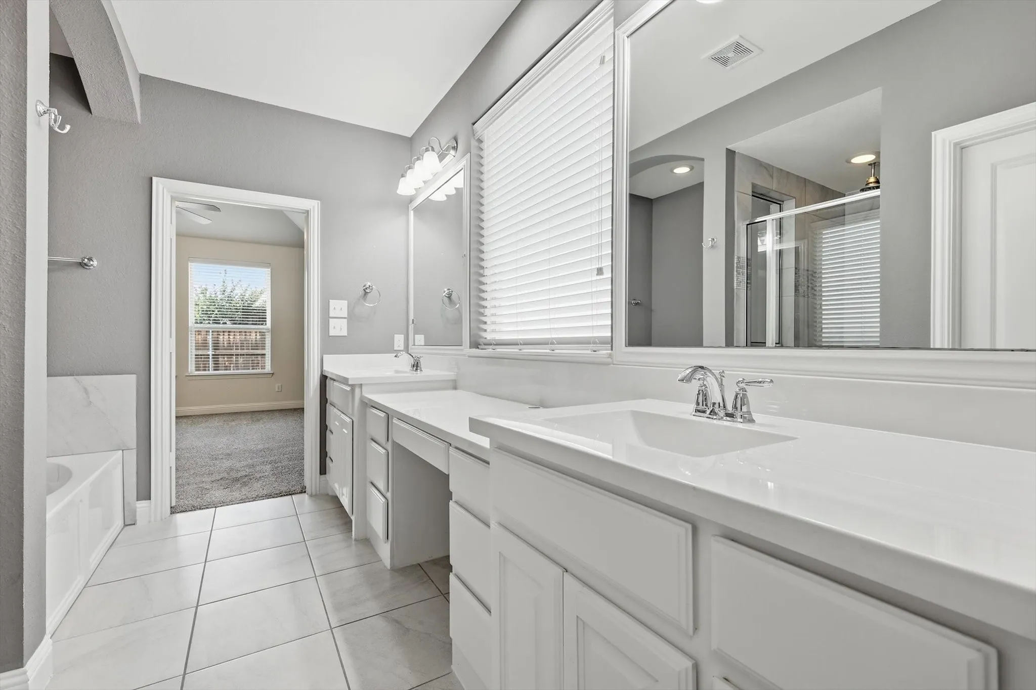 Single Family Residence For Sale in Denton County , 15513 Bryant Park Avenue, Prosper, Texas 75078, 4 Bedroom, 3 Bathroom, 3 Garage spaces, 2,930 Sqft, built in 2016, mls#21305011, Real Estate Agent in Prosper, Homes For Sale in Denton county, Homes For Sale in Prosper, Realtor in Prosper Texas, Real Estate Brokerage Independent Realty Texas, Luminita Cordes Realtor