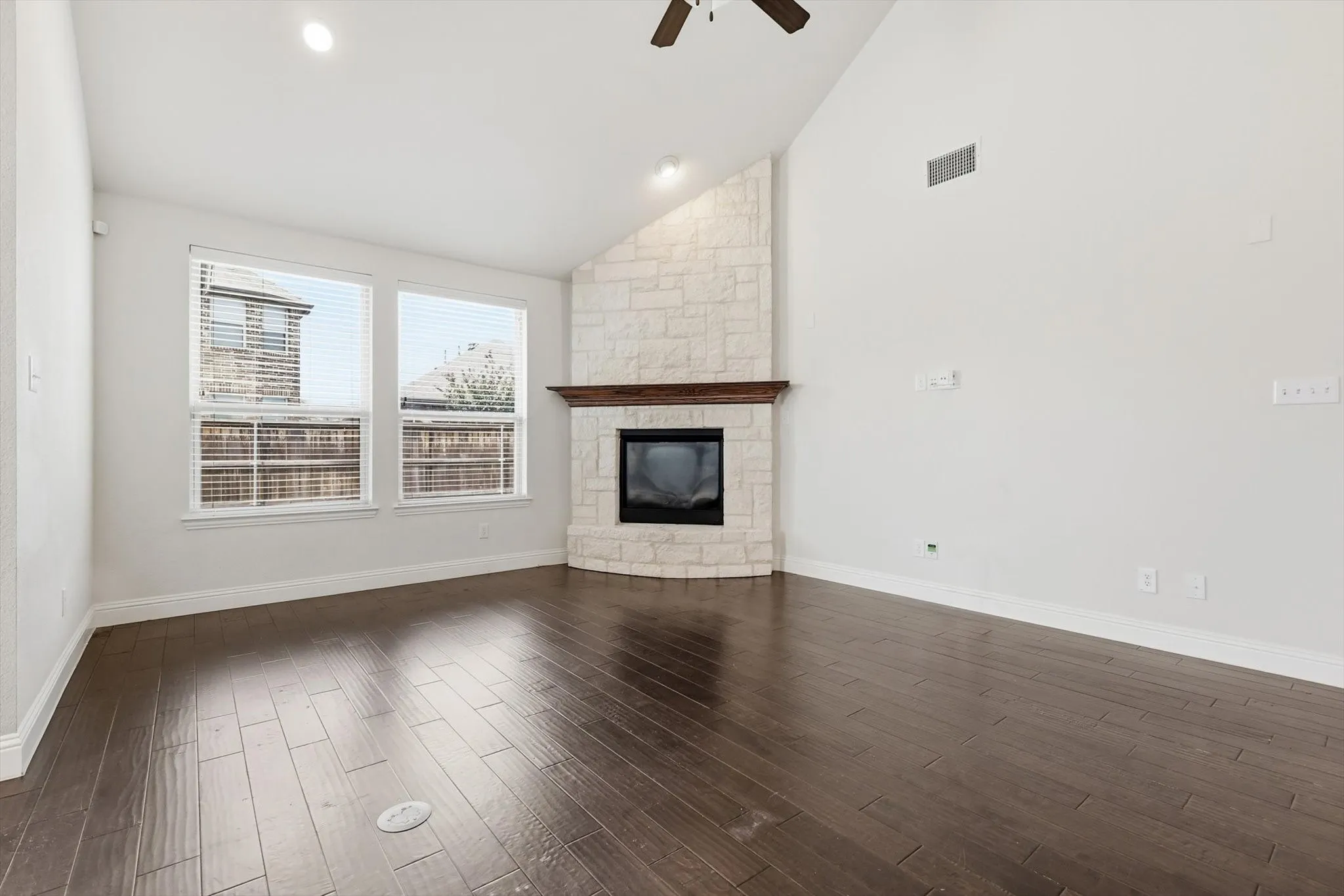 Single Family Residence For Sale in Denton County , 15513 Bryant Park Avenue, Prosper, Texas 75078, 4 Bedroom, 3 Bathroom, 3 Garage spaces, 2,930 Sqft, built in 2016, mls#21305011, Real Estate Agent in Prosper, Homes For Sale in Denton county, Homes For Sale in Prosper, Realtor in Prosper Texas, Real Estate Brokerage Independent Realty Texas, Luminita Cordes Realtor