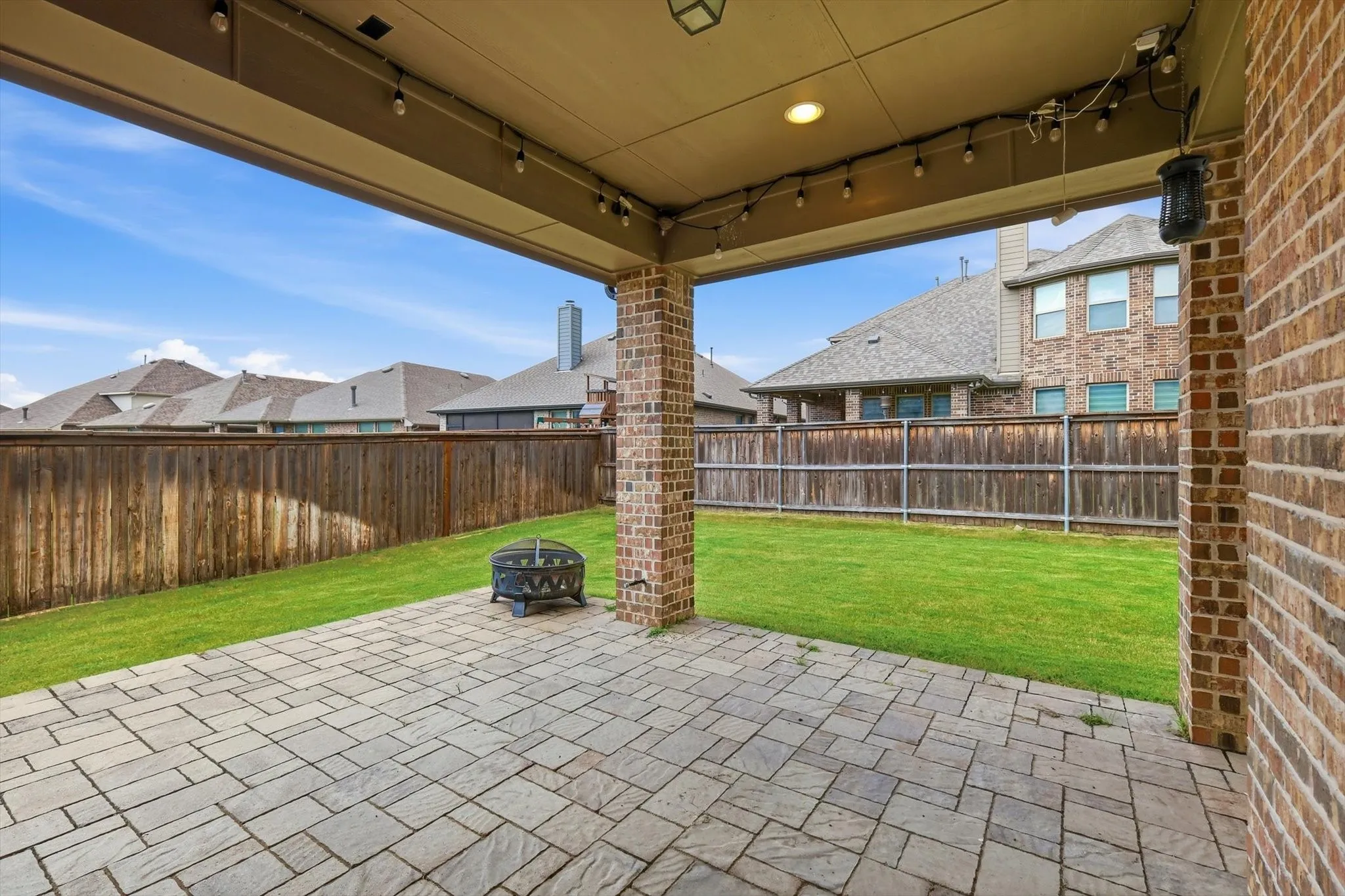 Single Family Residence For Sale in Denton County , 15513 Bryant Park Avenue, Prosper, Texas 75078, 4 Bedroom, 3 Bathroom, 3 Garage spaces, 2,930 Sqft, built in 2016, mls#21305011, Real Estate Agent in Prosper, Homes For Sale in Denton county, Homes For Sale in Prosper, Realtor in Prosper Texas, Real Estate Brokerage Independent Realty Texas, Luminita Cordes Realtor