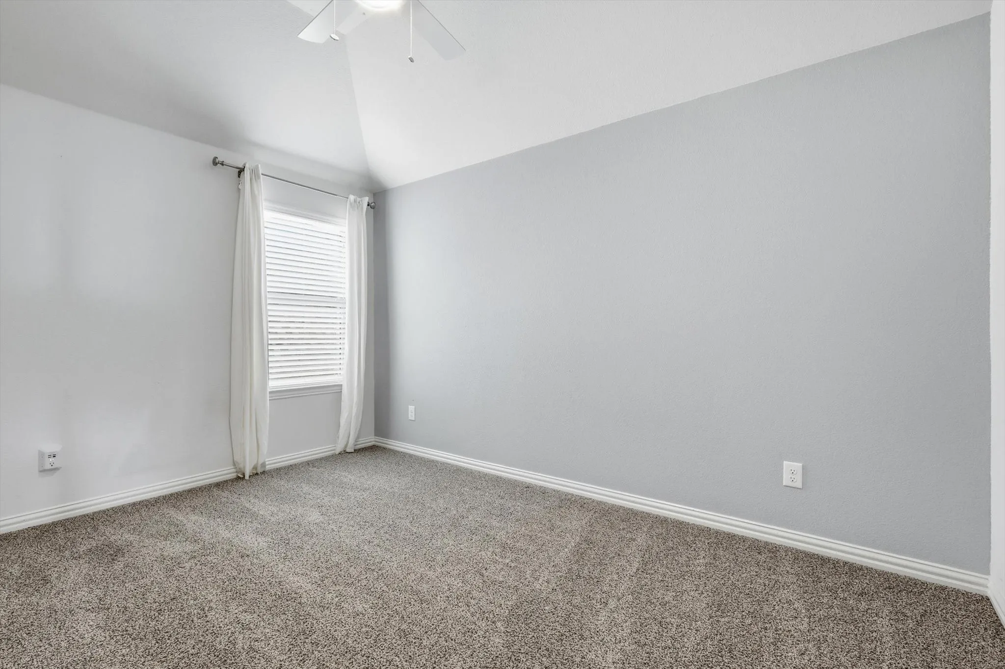 Single Family Residence For Sale in Denton County , 15513 Bryant Park Avenue, Prosper, Texas 75078, 4 Bedroom, 3 Bathroom, 3 Garage spaces, 2,930 Sqft, built in 2016, mls#21305011, Real Estate Agent in Prosper, Homes For Sale in Denton county, Homes For Sale in Prosper, Realtor in Prosper Texas, Real Estate Brokerage Independent Realty Texas, Luminita Cordes Realtor