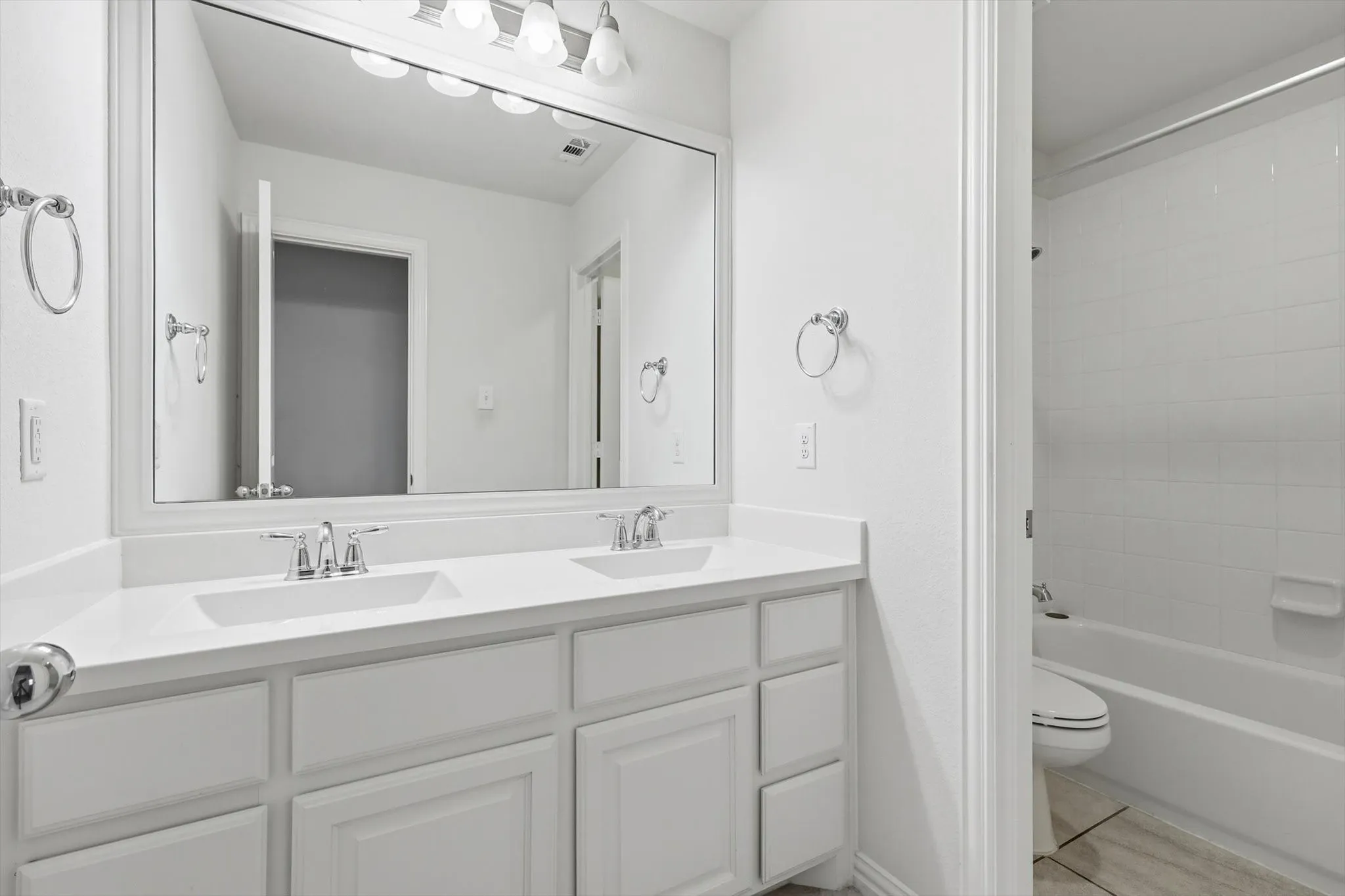Single Family Residence For Sale in Denton County , 15513 Bryant Park Avenue, Prosper, Texas 75078, 4 Bedroom, 3 Bathroom, 3 Garage spaces, 2,930 Sqft, built in 2016, mls#21305011, Real Estate Agent in Prosper, Homes For Sale in Denton county, Homes For Sale in Prosper, Realtor in Prosper Texas, Real Estate Brokerage Independent Realty Texas, Luminita Cordes Realtor