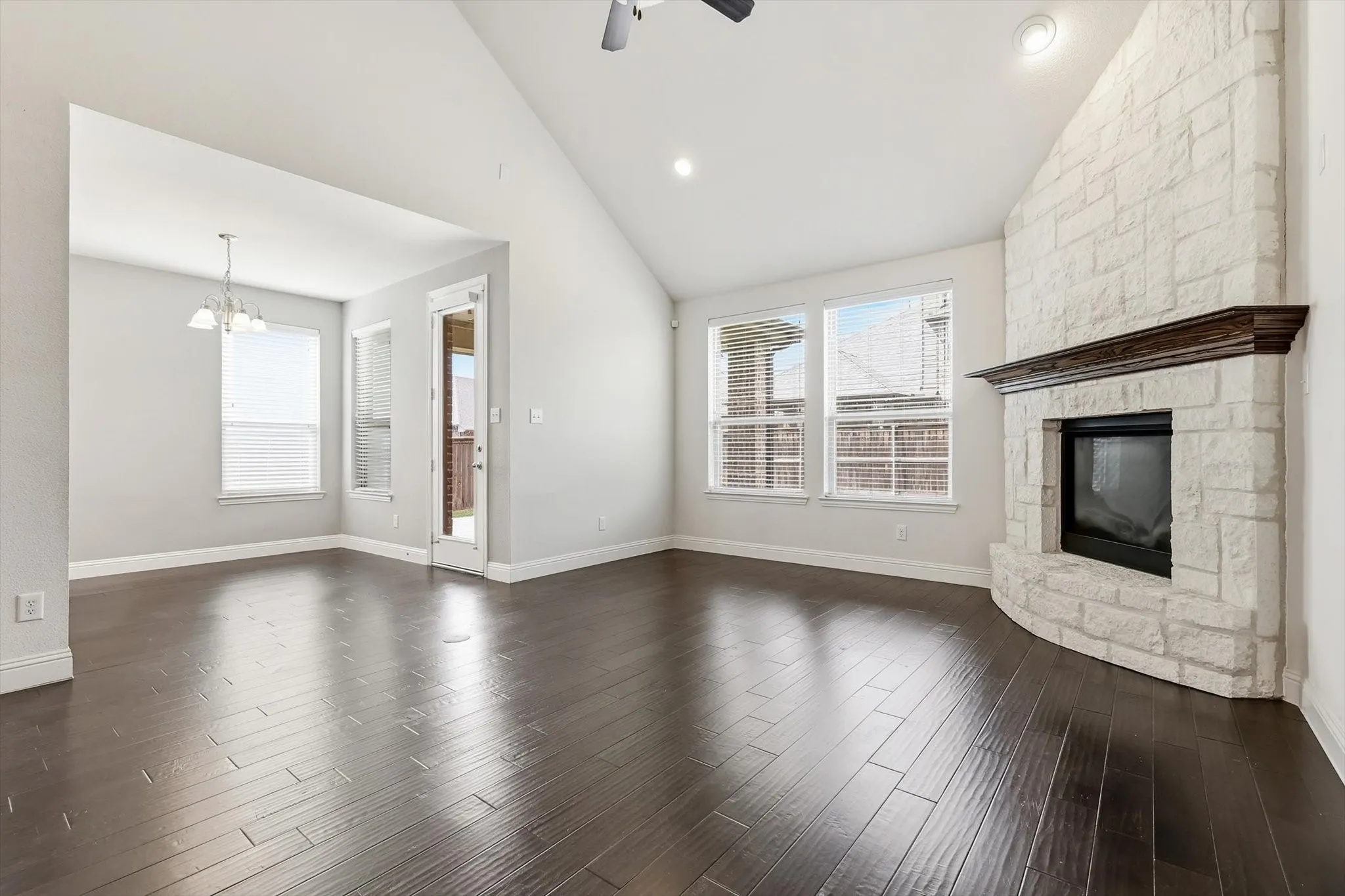Single Family Residence For Sale in Denton County , 15513 Bryant Park Avenue, Prosper, Texas 75078, 4 Bedroom, 3 Bathroom, 3 Garage spaces, 2,930 Sqft, built in 2016, mls#21305011, Real Estate Agent in Prosper, Homes For Sale in Denton county, Homes For Sale in Prosper, Realtor in Prosper Texas, Real Estate Brokerage Independent Realty Texas, Luminita Cordes Realtor
