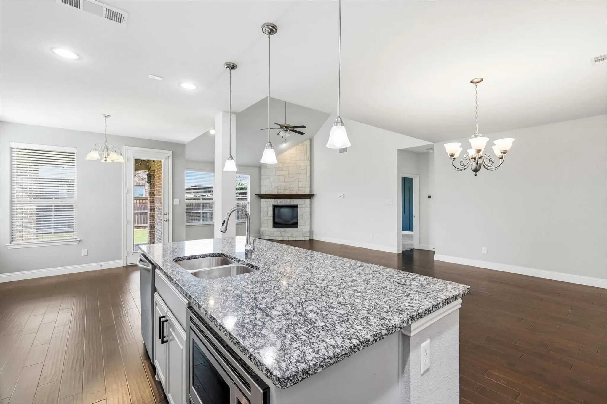 Single Family Residence For Sale in Denton County , 15513 Bryant Park Avenue, Prosper, Texas 75078, 4 Bedroom, 3 Bathroom, 3 Garage spaces, 2,930 Sqft, built in 2016, mls#21305011, Real Estate Agent in Prosper, Homes For Sale in Denton county, Homes For Sale in Prosper, Realtor in Prosper Texas, Real Estate Brokerage Independent Realty Texas, Luminita Cordes Realtor