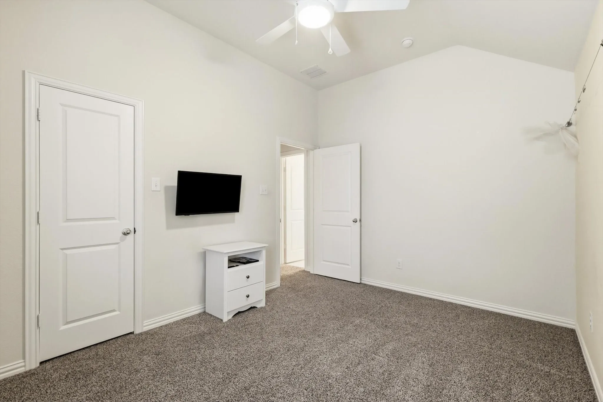 Single Family Residence For Sale in Denton County , 15513 Bryant Park Avenue, Prosper, Texas 75078, 4 Bedroom, 3 Bathroom, 3 Garage spaces, 2,930 Sqft, built in 2016, mls#21305011, Real Estate Agent in Prosper, Homes For Sale in Denton county, Homes For Sale in Prosper, Realtor in Prosper Texas, Real Estate Brokerage Independent Realty Texas, Luminita Cordes Realtor