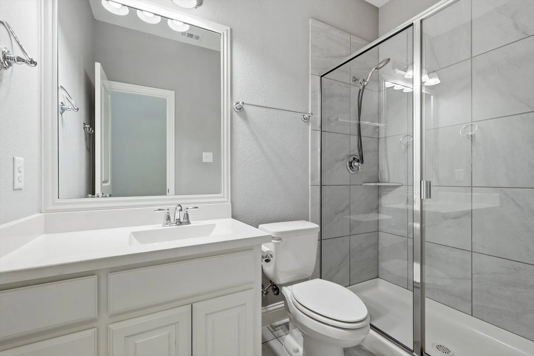Single Family Residence For Sale in Denton County , 15513 Bryant Park Avenue, Prosper, Texas 75078, 4 Bedroom, 3 Bathroom, 3 Garage spaces, 2,930 Sqft, built in 2016, mls#21305011, Real Estate Agent in Prosper, Homes For Sale in Denton county, Homes For Sale in Prosper, Realtor in Prosper Texas, Real Estate Brokerage Independent Realty Texas, Luminita Cordes Realtor