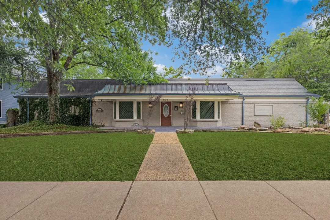 Retail For Sale in Dallas County , 800 N Bishop Avenue 2, Dallas, Texas 75208, 0, 0, Garage spaces, 0 Sqft, built in 1963, mls#21310848, Real Estate Agent in Dallas, Homes For Sale in Dallas county, Homes For Sale in Dallas, Realtor in Dallas Texas, Real Estate Brokerage Independent Realty Texas, Luminita Cordes Realtor