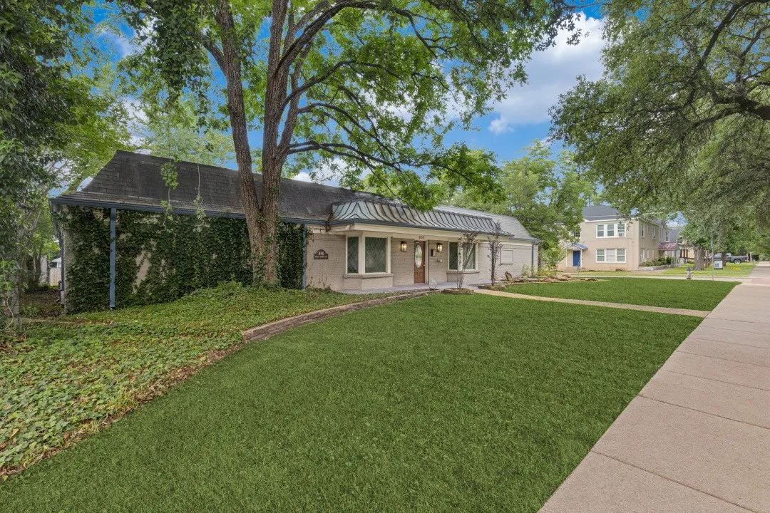 Retail For Sale in Dallas County , 800 N Bishop Avenue 2, Dallas, Texas 75208, 0, 0, Garage spaces, 0 Sqft, built in 1963, mls#21310848, Real Estate Agent in Dallas, Homes For Sale in Dallas county, Homes For Sale in Dallas, Realtor in Dallas Texas, Real Estate Brokerage Independent Realty Texas, Luminita Cordes Realtor