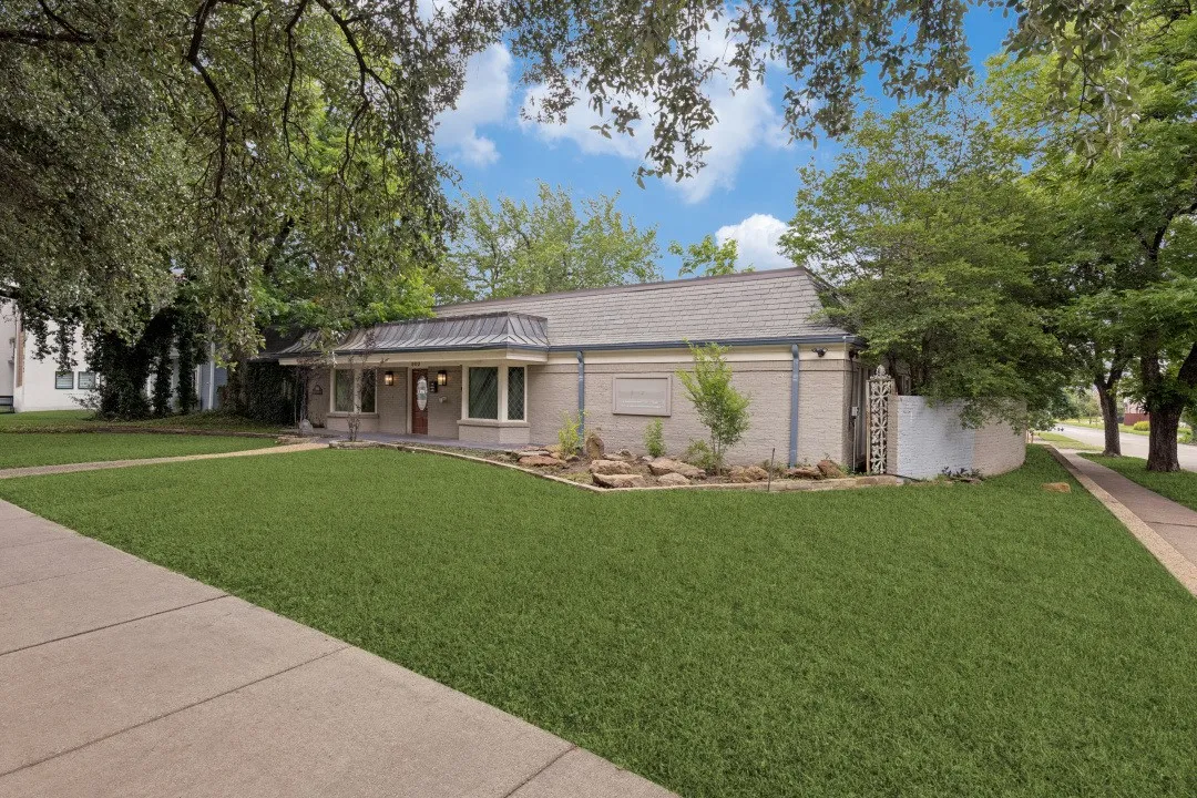 Retail For Sale in Dallas County , 800 N Bishop Avenue 2, Dallas, Texas 75208, 0, 0, Garage spaces, 0 Sqft, built in 1963, mls#21310848, Real Estate Agent in Dallas, Homes For Sale in Dallas county, Homes For Sale in Dallas, Realtor in Dallas Texas, Real Estate Brokerage Independent Realty Texas, Luminita Cordes Realtor