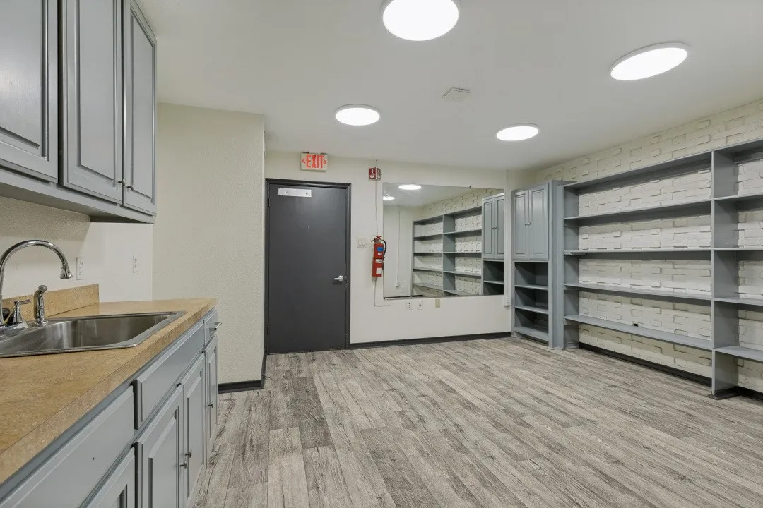 Retail For Sale in Dallas County , 800 N Bishop Avenue 2, Dallas, Texas 75208, 0, 0, Garage spaces, 0 Sqft, built in 1963, mls#21310848, Real Estate Agent in Dallas, Homes For Sale in Dallas county, Homes For Sale in Dallas, Realtor in Dallas Texas, Real Estate Brokerage Independent Realty Texas, Luminita Cordes Realtor
