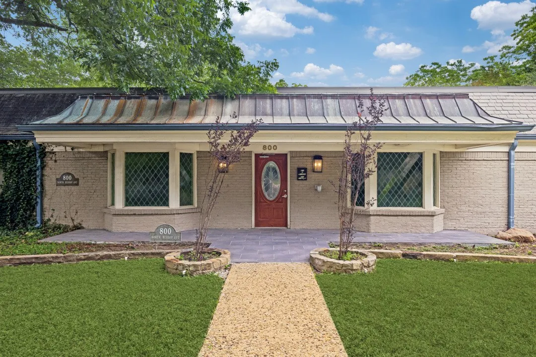 Retail For Sale in Dallas County , 800 N Bishop Avenue 2, Dallas, Texas 75208, 0, 0, Garage spaces, 0 Sqft, built in 1963, mls#21310848, Real Estate Agent in Dallas, Homes For Sale in Dallas county, Homes For Sale in Dallas, Realtor in Dallas Texas, Real Estate Brokerage Independent Realty Texas, Luminita Cordes Realtor