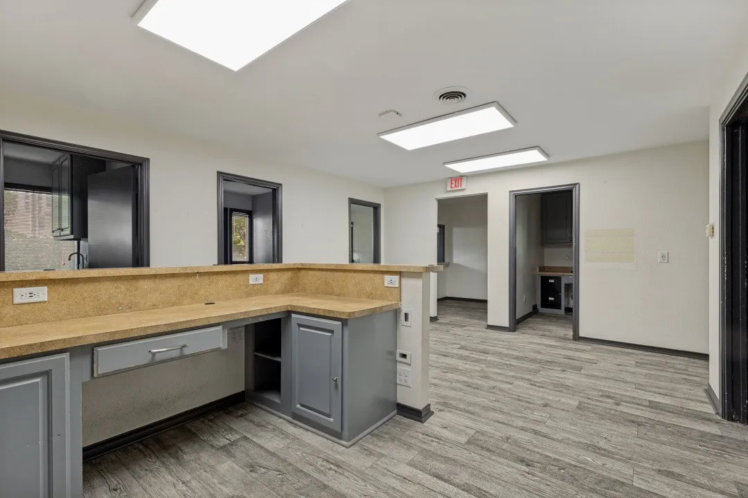 Retail For Sale in Dallas County , 800 N Bishop Avenue 2, Dallas, Texas 75208, 0, 0, Garage spaces, 0 Sqft, built in 1963, mls#21310848, Real Estate Agent in Dallas, Homes For Sale in Dallas county, Homes For Sale in Dallas, Realtor in Dallas Texas, Real Estate Brokerage Independent Realty Texas, Luminita Cordes Realtor
