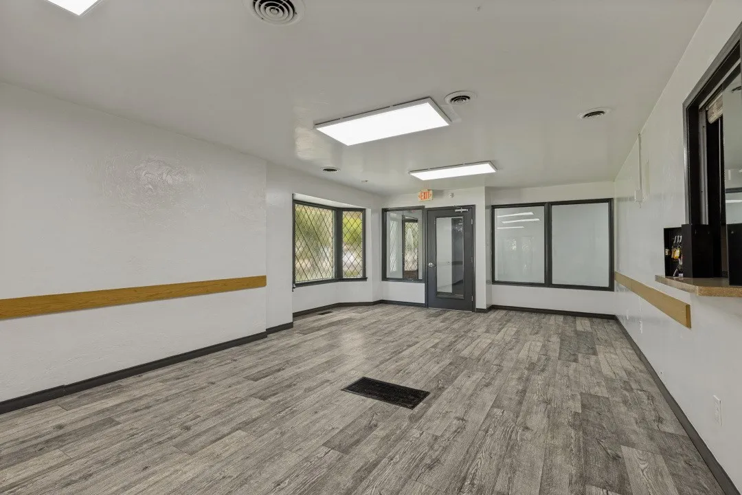 Retail For Sale in Dallas County , 800 N Bishop Avenue 2, Dallas, Texas 75208, 0, 0, Garage spaces, 0 Sqft, built in 1963, mls#21310848, Real Estate Agent in Dallas, Homes For Sale in Dallas county, Homes For Sale in Dallas, Realtor in Dallas Texas, Real Estate Brokerage Independent Realty Texas, Luminita Cordes Realtor
