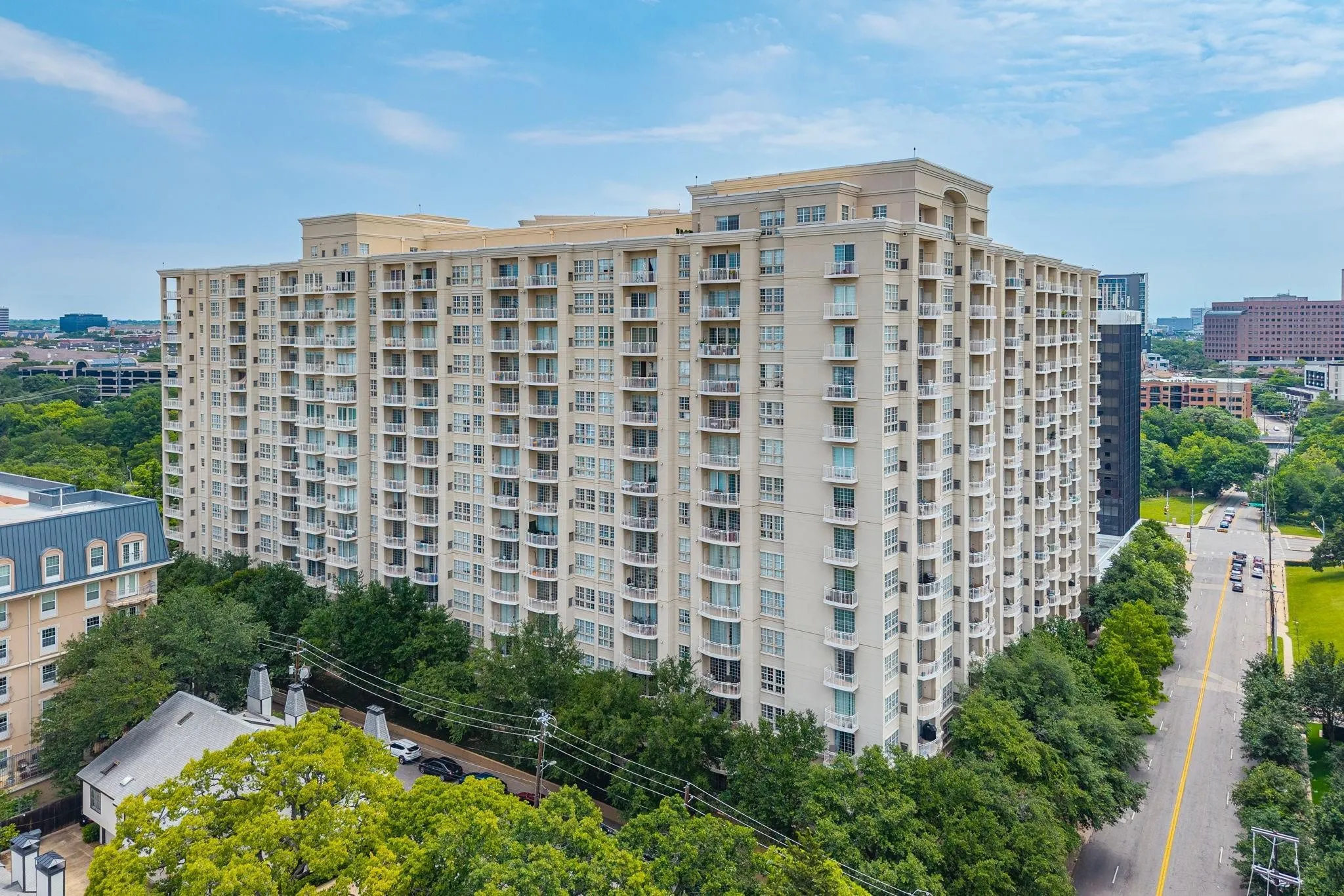 Condominium For Sale in Dallas County , 3225 Turtle Creek Boulevard 632, Dallas, Texas 75219, 1 Bedroom, 1 Bathroom, 1 Garage spaces, 832 Sqft, built in 1998, mls#21309137, Real Estate Agent in Dallas, Homes For Sale in Dallas county, Homes For Sale in Dallas, Realtor in Dallas Texas, Real Estate Brokerage Independent Realty Texas, Luminita Cordes Realtor