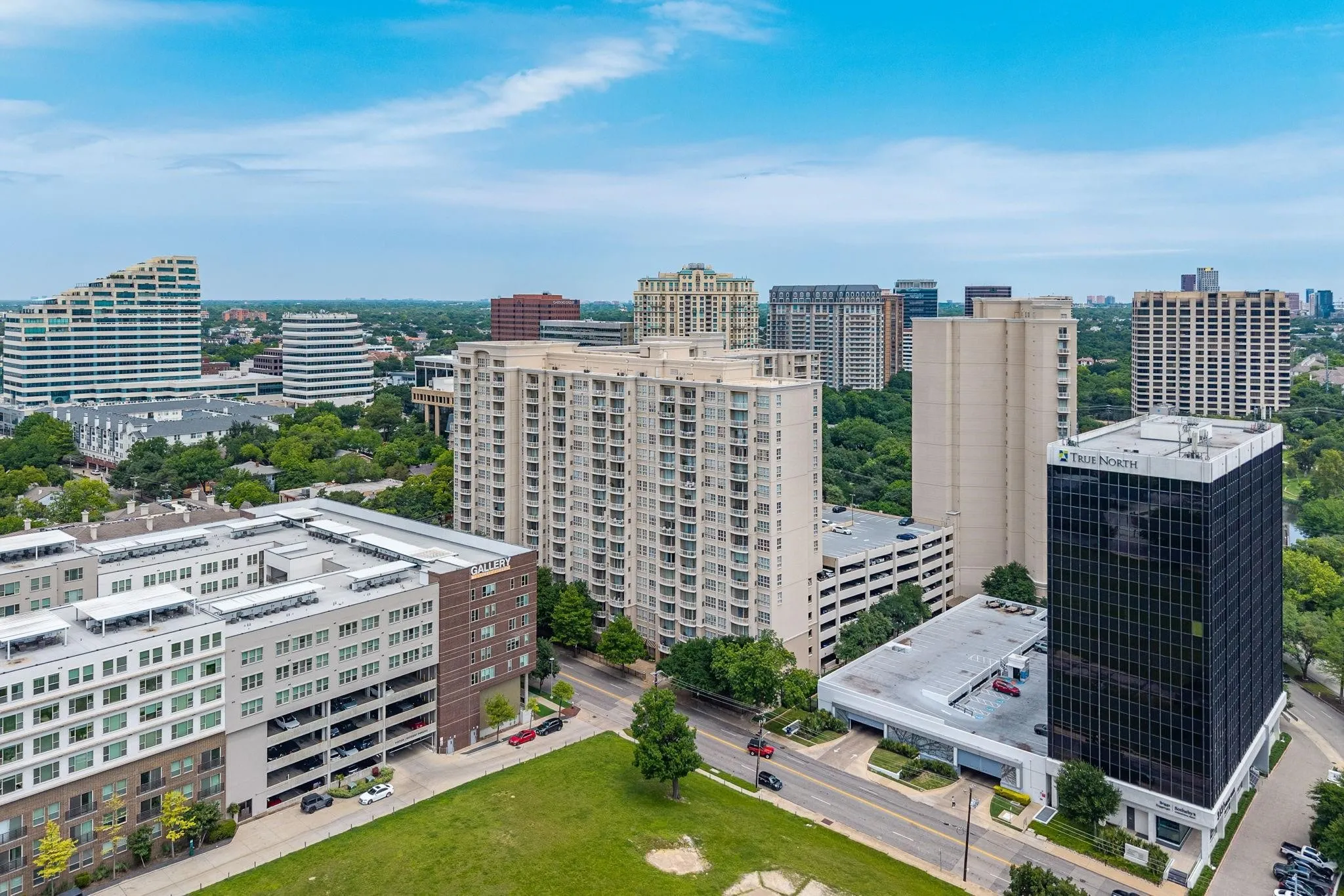 Condominium For Sale in Dallas County , 3225 Turtle Creek Boulevard 632, Dallas, Texas 75219, 1 Bedroom, 1 Bathroom, 1 Garage spaces, 832 Sqft, built in 1998, mls#21309137, Real Estate Agent in Dallas, Homes For Sale in Dallas county, Homes For Sale in Dallas, Realtor in Dallas Texas, Real Estate Brokerage Independent Realty Texas, Luminita Cordes Realtor