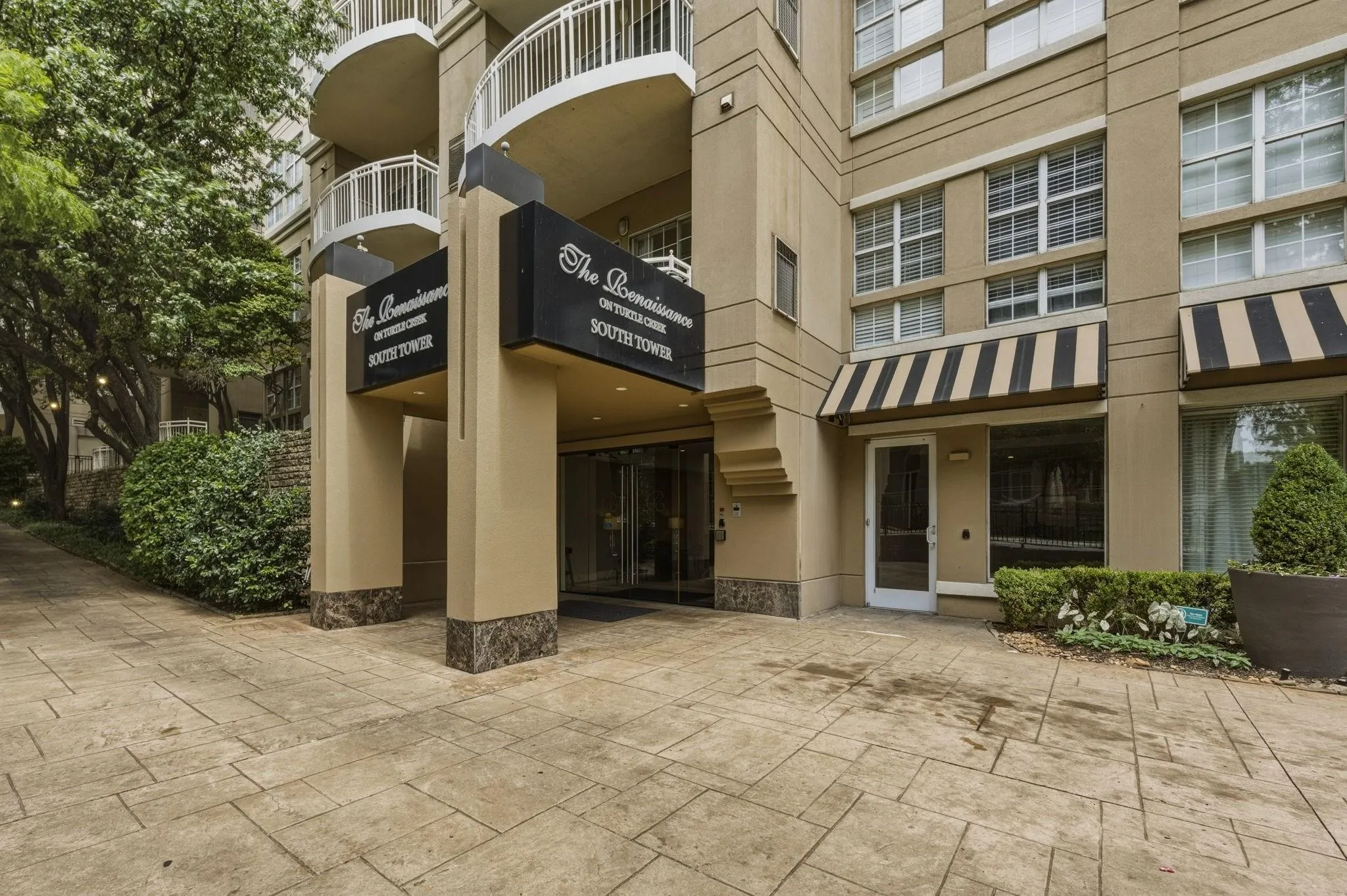 Condominium For Sale in Dallas County , 3225 Turtle Creek Boulevard 632, Dallas, Texas 75219, 1 Bedroom, 1 Bathroom, 1 Garage spaces, 832 Sqft, built in 1998, mls#21309137, Real Estate Agent in Dallas, Homes For Sale in Dallas county, Homes For Sale in Dallas, Realtor in Dallas Texas, Real Estate Brokerage Independent Realty Texas, Luminita Cordes Realtor