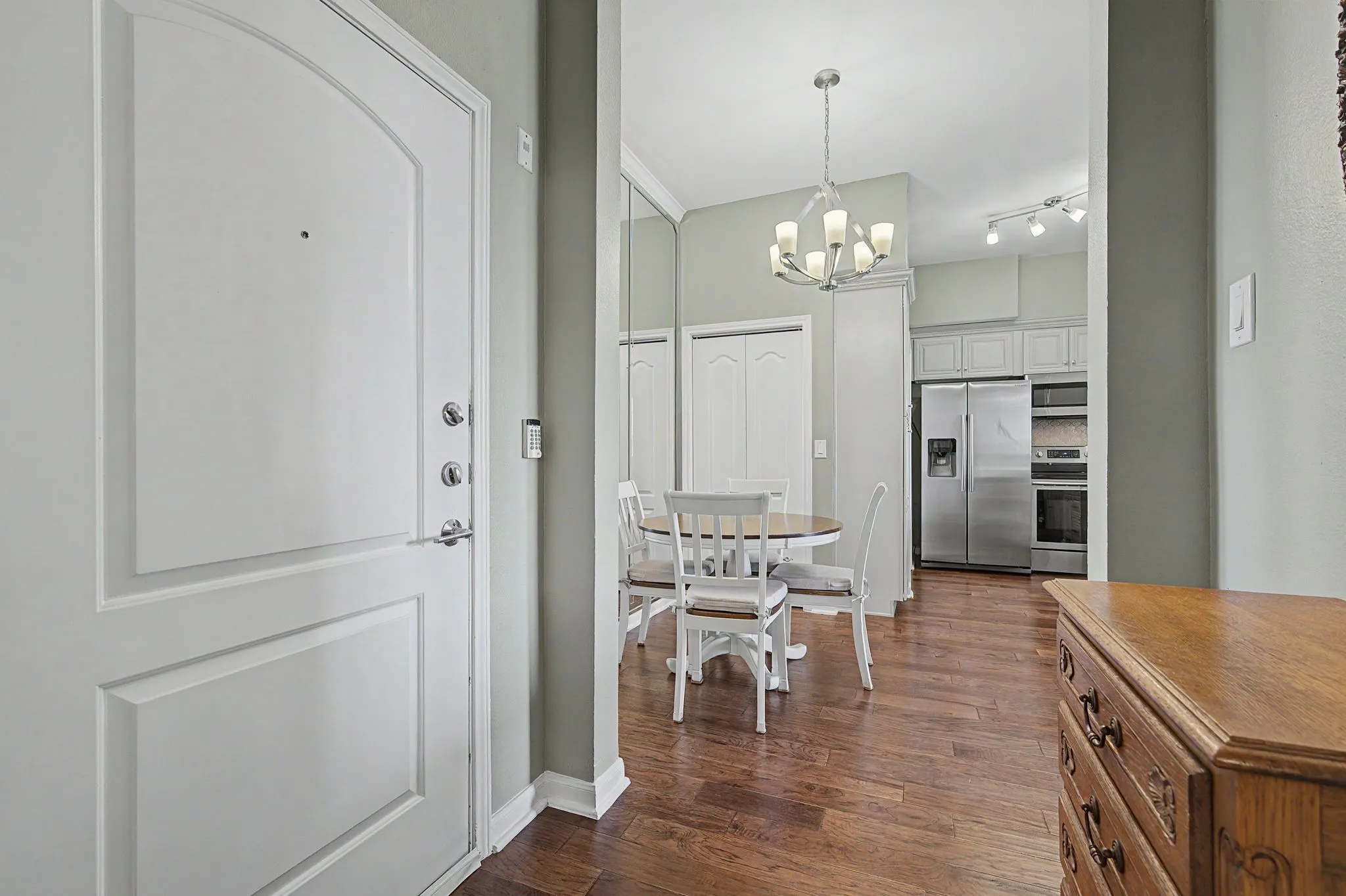 Condominium For Sale in Dallas County , 3225 Turtle Creek Boulevard 632, Dallas, Texas 75219, 1 Bedroom, 1 Bathroom, 1 Garage spaces, 832 Sqft, built in 1998, mls#21309137, Real Estate Agent in Dallas, Homes For Sale in Dallas county, Homes For Sale in Dallas, Realtor in Dallas Texas, Real Estate Brokerage Independent Realty Texas, Luminita Cordes Realtor