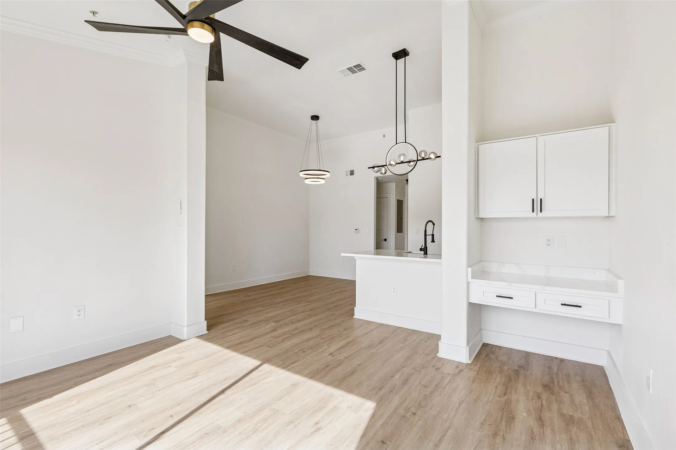 Condominium For Rent in Dallas County , 330 Las Colinas Boulevard E 434, Irving, Texas 75039, 1 Bedroom, 1 Bathroom, 1 Garage spaces, 805 Sqft, built in 2001, mls#21312157, Real Estate Agent in Irving, Homes For Rent in Dallas county, Homes For Rent in Irving, Realtor in Irving Texas, Real Estate Brokerage Independent Realty Texas, Luminita Cordes Realtor