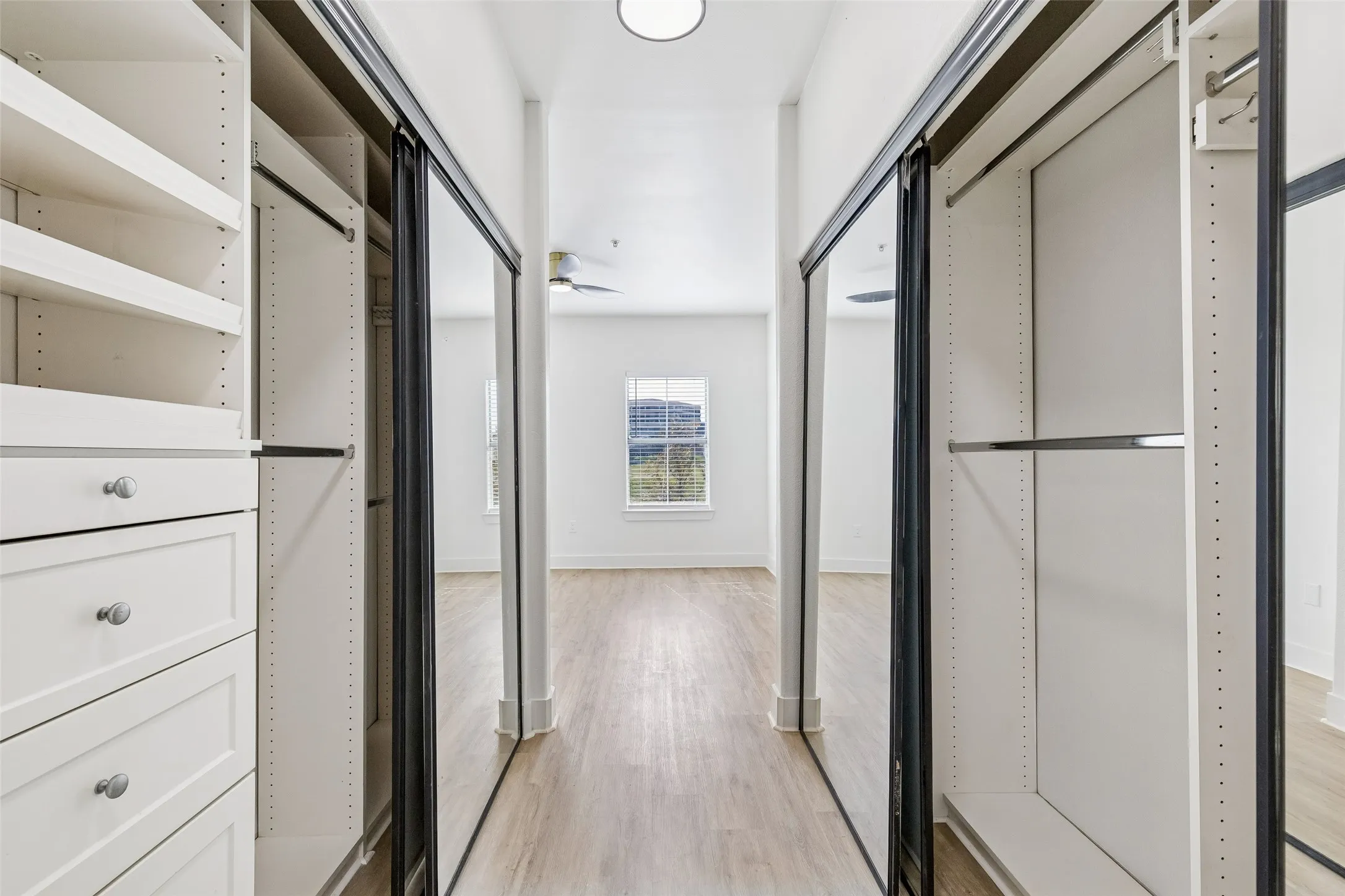 Condominium For Rent in Dallas County , 330 Las Colinas Boulevard E 434, Irving, Texas 75039, 1 Bedroom, 1 Bathroom, 1 Garage spaces, 805 Sqft, built in 2001, mls#21312157, Real Estate Agent in Irving, Homes For Rent in Dallas county, Homes For Rent in Irving, Realtor in Irving Texas, Real Estate Brokerage Independent Realty Texas, Luminita Cordes Realtor