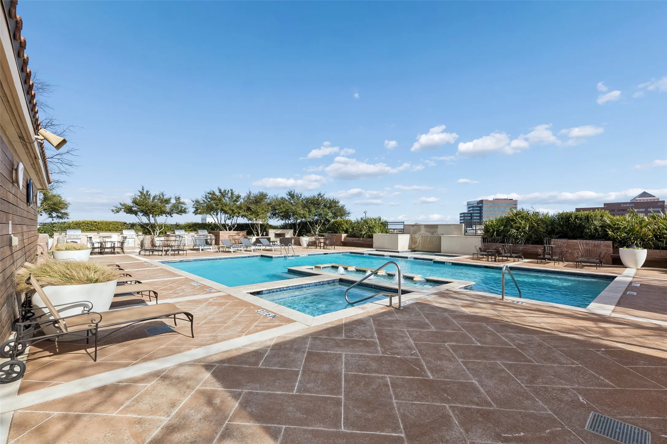 Condominium For Rent in Dallas County , 330 Las Colinas Boulevard E 434, Irving, Texas 75039, 1 Bedroom, 1 Bathroom, 1 Garage spaces, 805 Sqft, built in 2001, mls#21312157, Real Estate Agent in Irving, Homes For Rent in Dallas county, Homes For Rent in Irving, Realtor in Irving Texas, Real Estate Brokerage Independent Realty Texas, Luminita Cordes Realtor