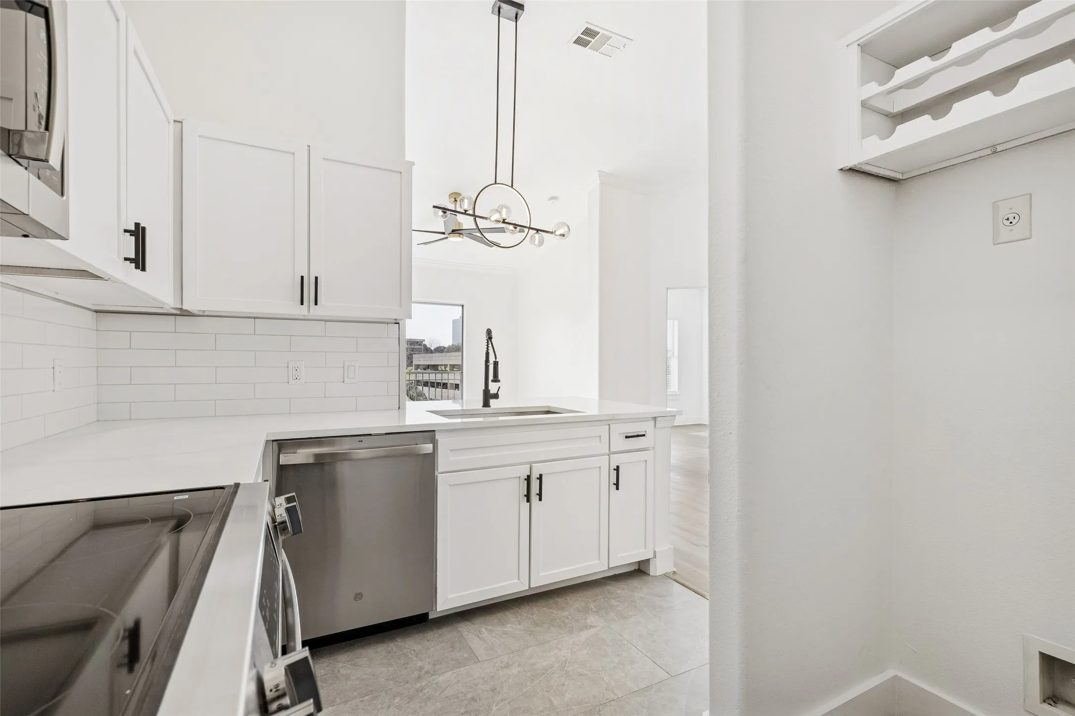 Condominium For Rent in Dallas County , 330 Las Colinas Boulevard E 434, Irving, Texas 75039, 1 Bedroom, 1 Bathroom, 1 Garage spaces, 805 Sqft, built in 2001, mls#21312157, Real Estate Agent in Irving, Homes For Rent in Dallas county, Homes For Rent in Irving, Realtor in Irving Texas, Real Estate Brokerage Independent Realty Texas, Luminita Cordes Realtor