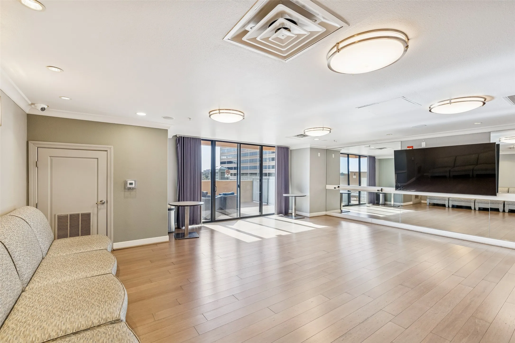 Condominium For Rent in Dallas County , 330 Las Colinas Boulevard E 434, Irving, Texas 75039, 1 Bedroom, 1 Bathroom, 1 Garage spaces, 805 Sqft, built in 2001, mls#21312157, Real Estate Agent in Irving, Homes For Rent in Dallas county, Homes For Rent in Irving, Realtor in Irving Texas, Real Estate Brokerage Independent Realty Texas, Luminita Cordes Realtor