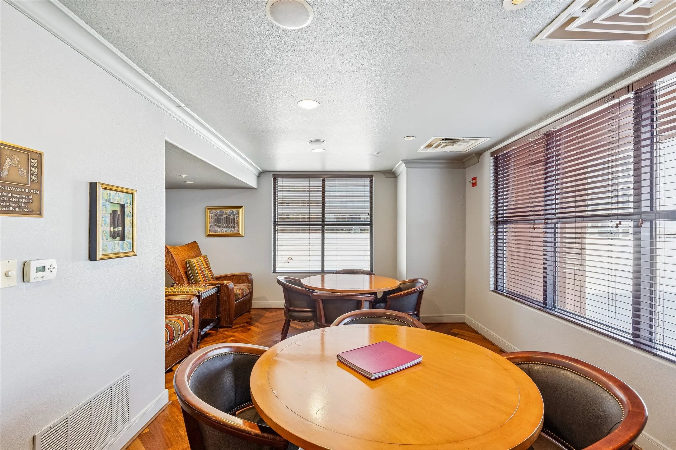 Condominium For Rent in Dallas County , 330 Las Colinas Boulevard E 434, Irving, Texas 75039, 1 Bedroom, 1 Bathroom, 1 Garage spaces, 805 Sqft, built in 2001, mls#21312157, Real Estate Agent in Irving, Homes For Rent in Dallas county, Homes For Rent in Irving, Realtor in Irving Texas, Real Estate Brokerage Independent Realty Texas, Luminita Cordes Realtor