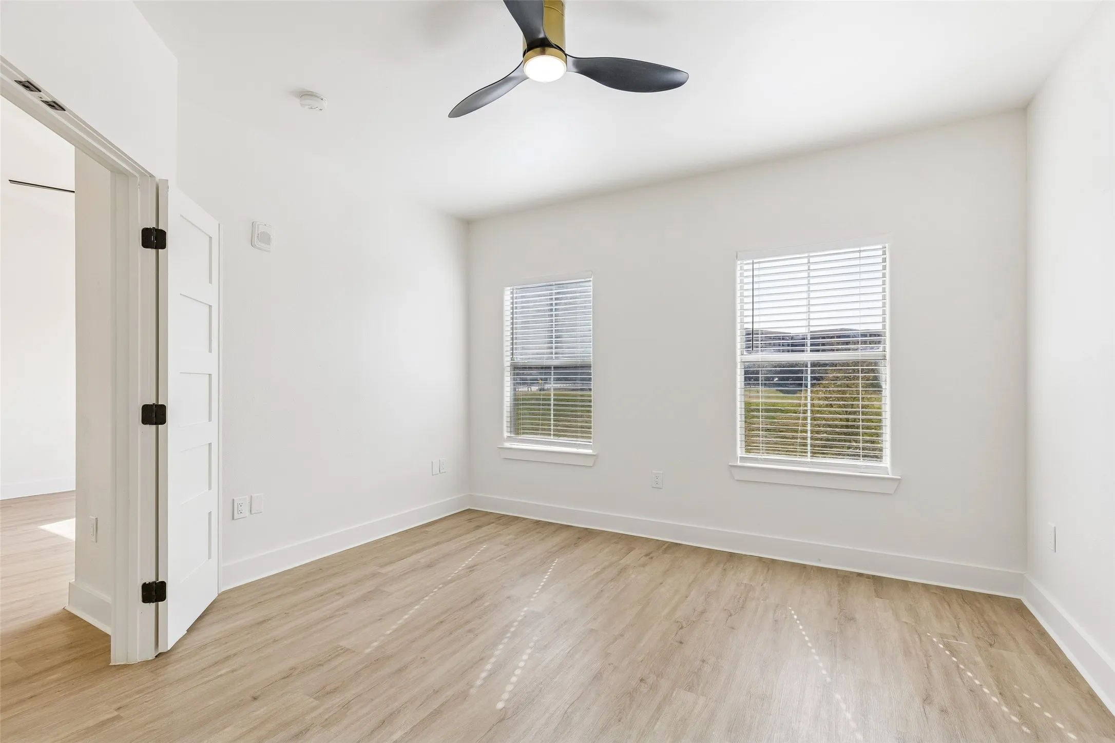 Condominium For Rent in Dallas County , 330 Las Colinas Boulevard E 434, Irving, Texas 75039, 1 Bedroom, 1 Bathroom, 1 Garage spaces, 805 Sqft, built in 2001, mls#21312157, Real Estate Agent in Irving, Homes For Rent in Dallas county, Homes For Rent in Irving, Realtor in Irving Texas, Real Estate Brokerage Independent Realty Texas, Luminita Cordes Realtor