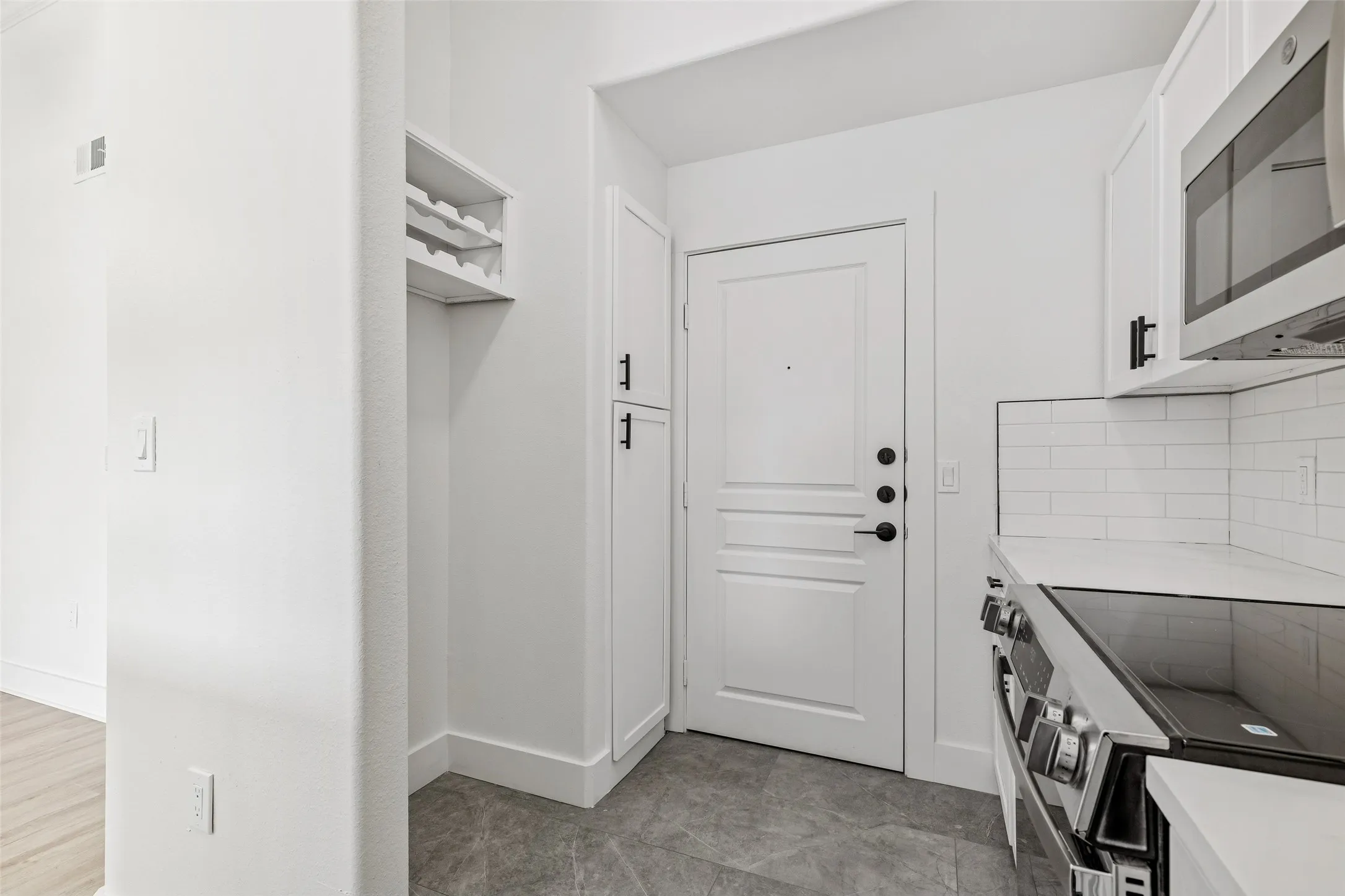 Condominium For Rent in Dallas County , 330 Las Colinas Boulevard E 434, Irving, Texas 75039, 1 Bedroom, 1 Bathroom, 1 Garage spaces, 805 Sqft, built in 2001, mls#21312157, Real Estate Agent in Irving, Homes For Rent in Dallas county, Homes For Rent in Irving, Realtor in Irving Texas, Real Estate Brokerage Independent Realty Texas, Luminita Cordes Realtor