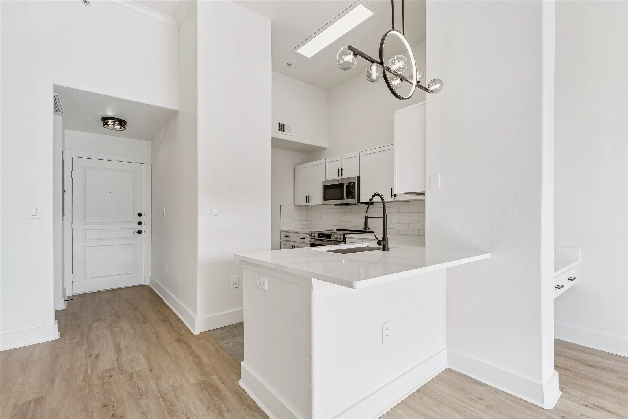 Condominium For Rent in Dallas County , 330 Las Colinas Boulevard E 434, Irving, Texas 75039, 1 Bedroom, 1 Bathroom, 1 Garage spaces, 805 Sqft, built in 2001, mls#21312157, Real Estate Agent in Irving, Homes For Rent in Dallas county, Homes For Rent in Irving, Realtor in Irving Texas, Real Estate Brokerage Independent Realty Texas, Luminita Cordes Realtor