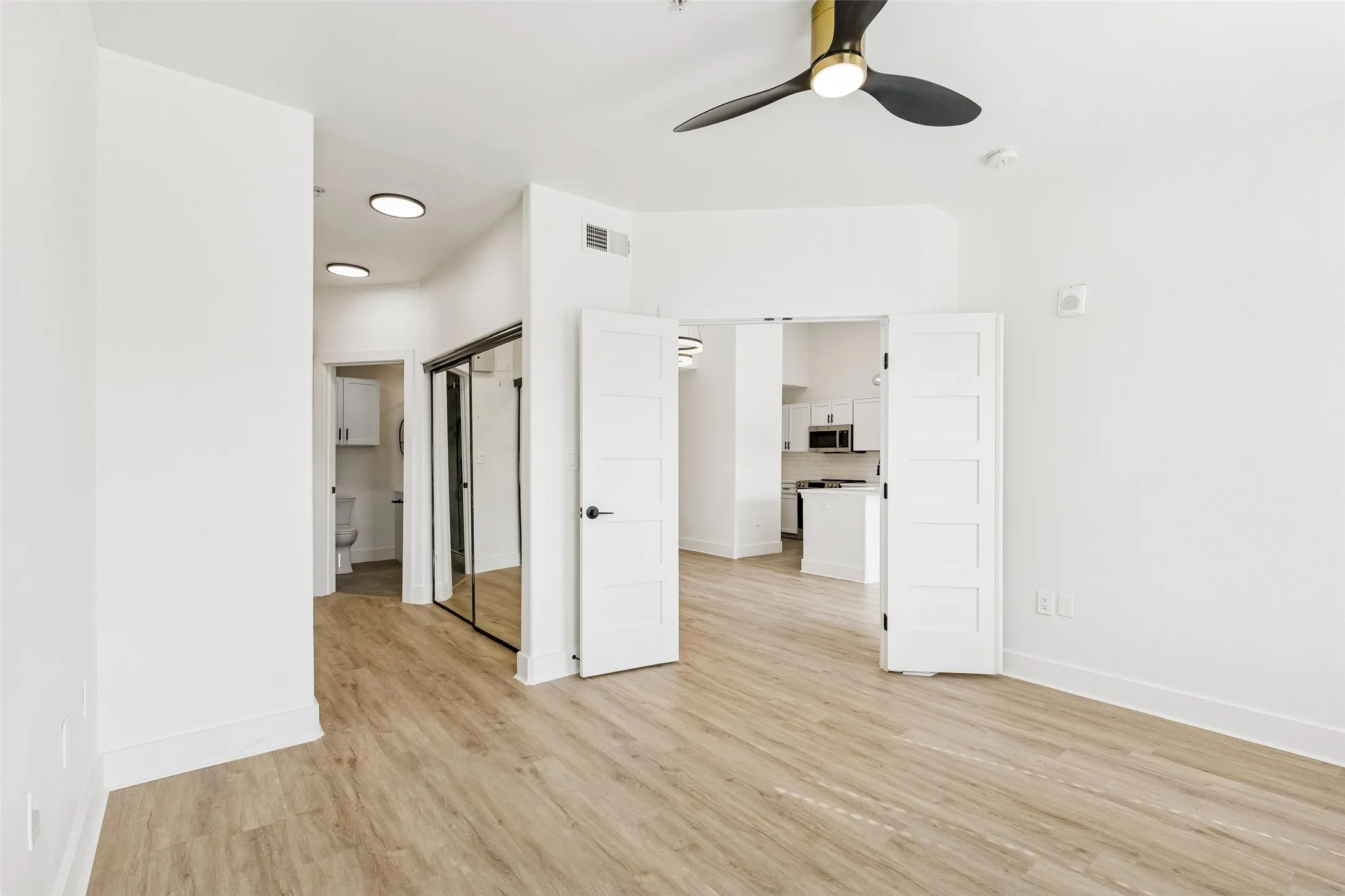 Condominium For Rent in Dallas County , 330 Las Colinas Boulevard E 434, Irving, Texas 75039, 1 Bedroom, 1 Bathroom, 1 Garage spaces, 805 Sqft, built in 2001, mls#21312157, Real Estate Agent in Irving, Homes For Rent in Dallas county, Homes For Rent in Irving, Realtor in Irving Texas, Real Estate Brokerage Independent Realty Texas, Luminita Cordes Realtor