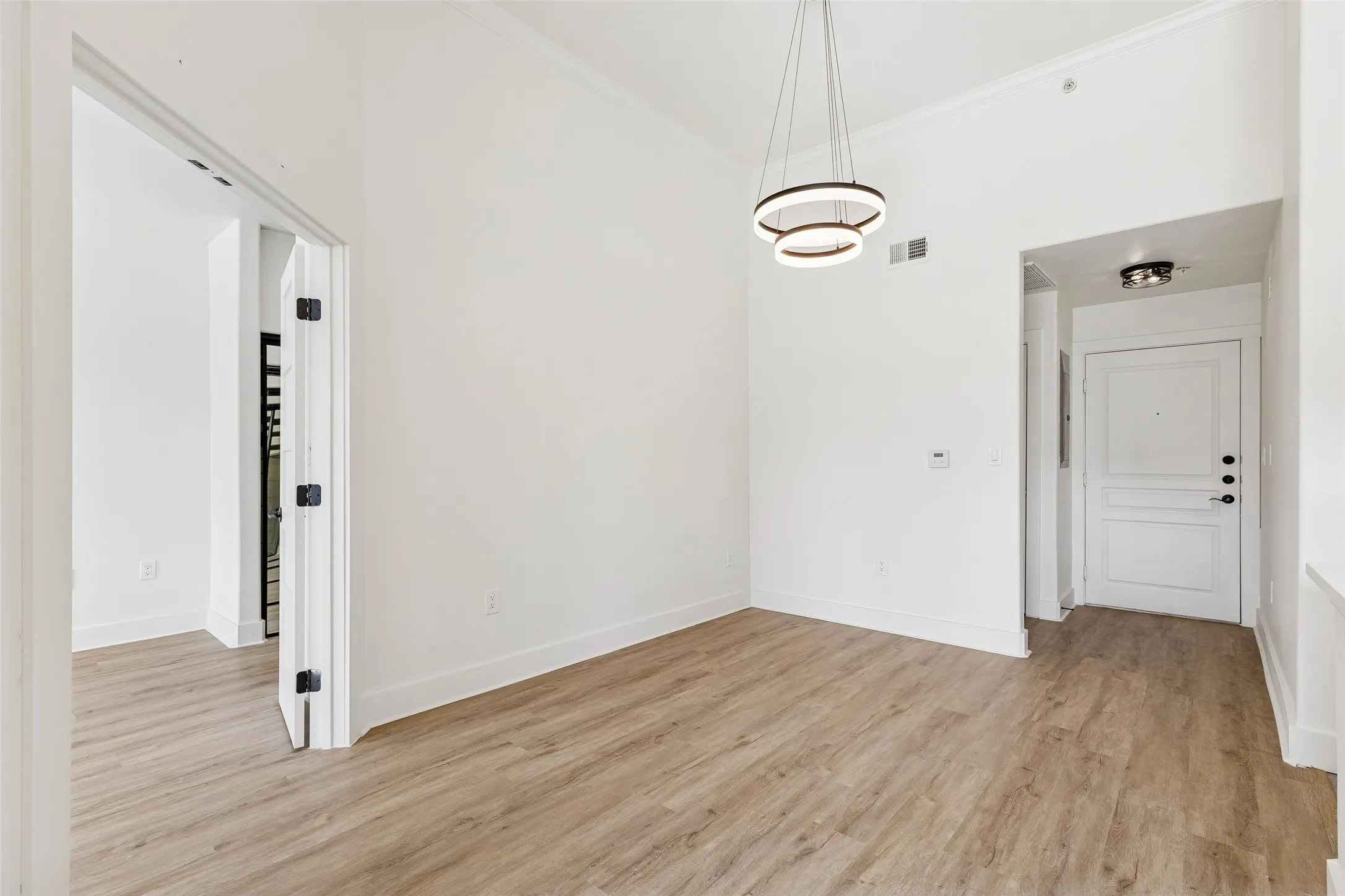 Condominium For Rent in Dallas County , 330 Las Colinas Boulevard E 434, Irving, Texas 75039, 1 Bedroom, 1 Bathroom, 1 Garage spaces, 805 Sqft, built in 2001, mls#21312157, Real Estate Agent in Irving, Homes For Rent in Dallas county, Homes For Rent in Irving, Realtor in Irving Texas, Real Estate Brokerage Independent Realty Texas, Luminita Cordes Realtor