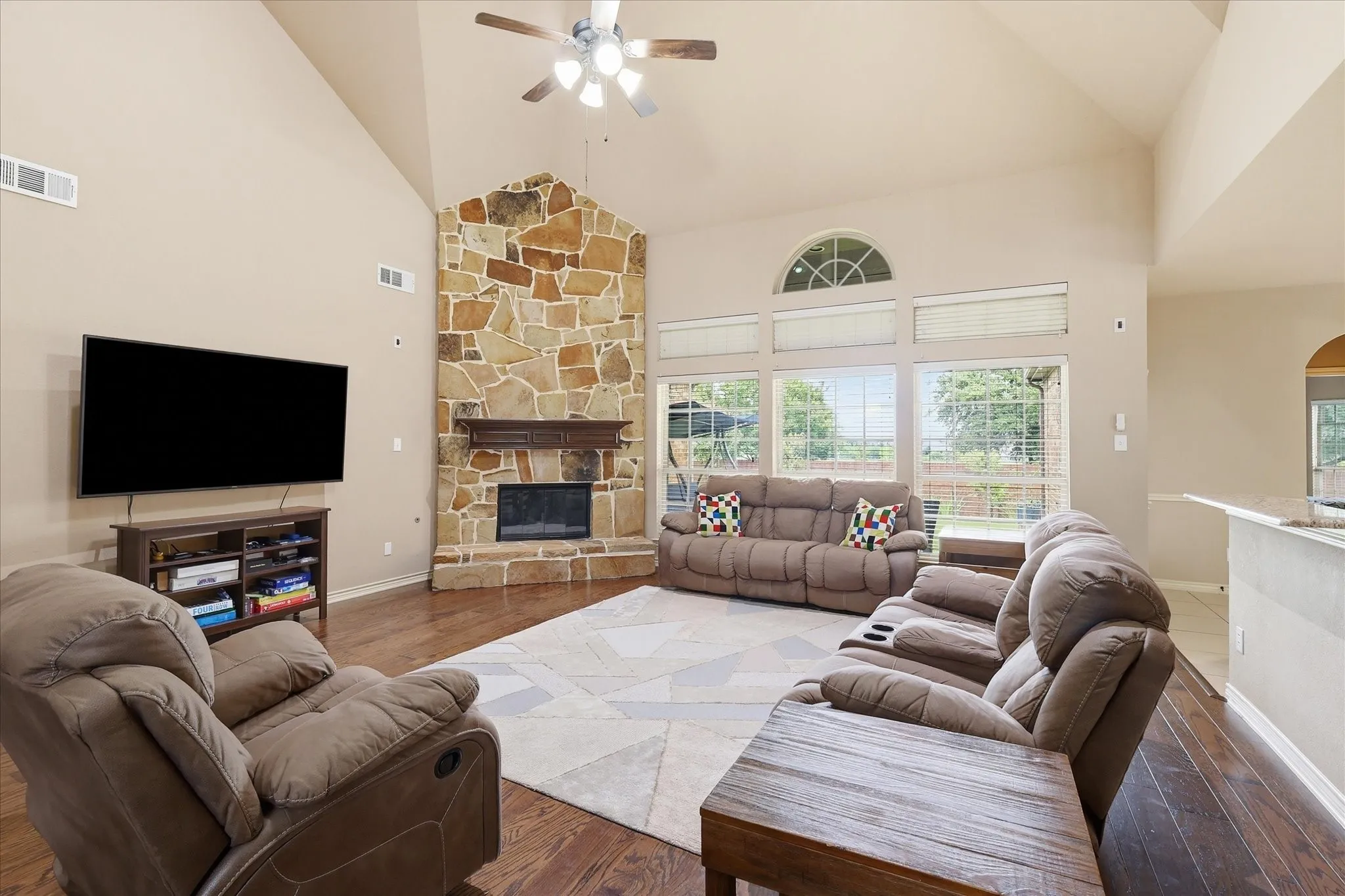 Single Family Residence For Sale in Collin County , 591 Lost Creek Drive, Prosper, Texas 75078, 5 Bedroom, 4 Bathroom, 3 Garage spaces, 4,124 Sqft, built in 2012, mls#21304789, Real Estate Agent in Prosper, Homes For Sale in Collin county, Homes For Sale in Prosper, Realtor in Prosper Texas, Real Estate Brokerage Independent Realty Texas, Luminita Cordes Realtor