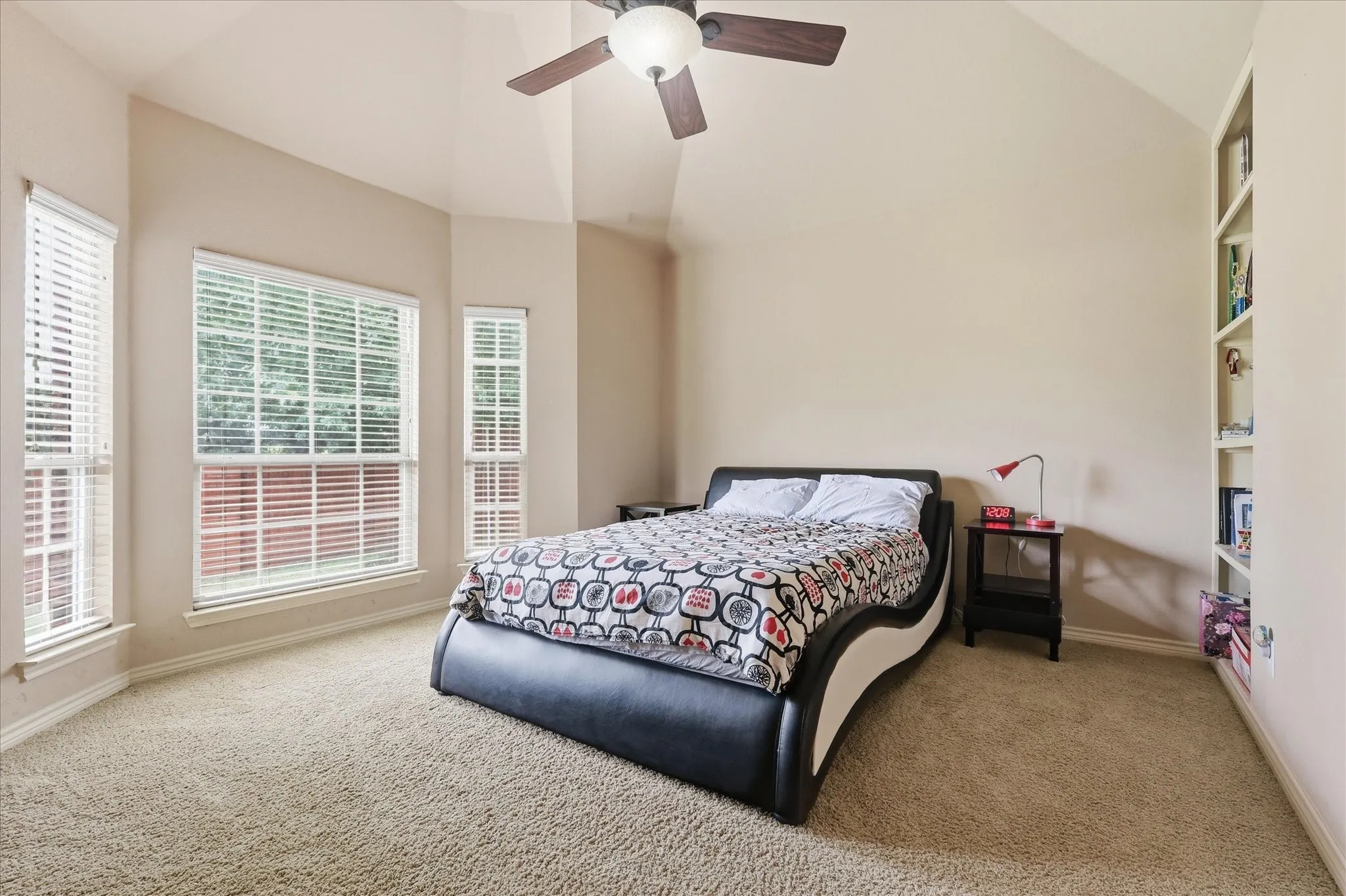 Single Family Residence For Sale in Collin County , 591 Lost Creek Drive, Prosper, Texas 75078, 5 Bedroom, 4 Bathroom, 3 Garage spaces, 4,124 Sqft, built in 2012, mls#21304789, Real Estate Agent in Prosper, Homes For Sale in Collin county, Homes For Sale in Prosper, Realtor in Prosper Texas, Real Estate Brokerage Independent Realty Texas, Luminita Cordes Realtor
