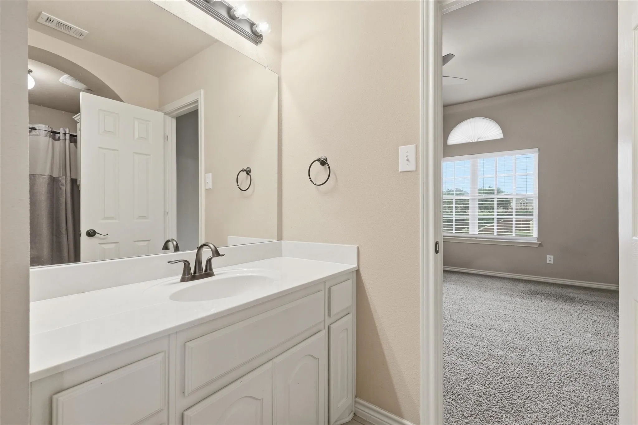 Single Family Residence For Sale in Collin County , 591 Lost Creek Drive, Prosper, Texas 75078, 5 Bedroom, 4 Bathroom, 3 Garage spaces, 4,124 Sqft, built in 2012, mls#21304789, Real Estate Agent in Prosper, Homes For Sale in Collin county, Homes For Sale in Prosper, Realtor in Prosper Texas, Real Estate Brokerage Independent Realty Texas, Luminita Cordes Realtor